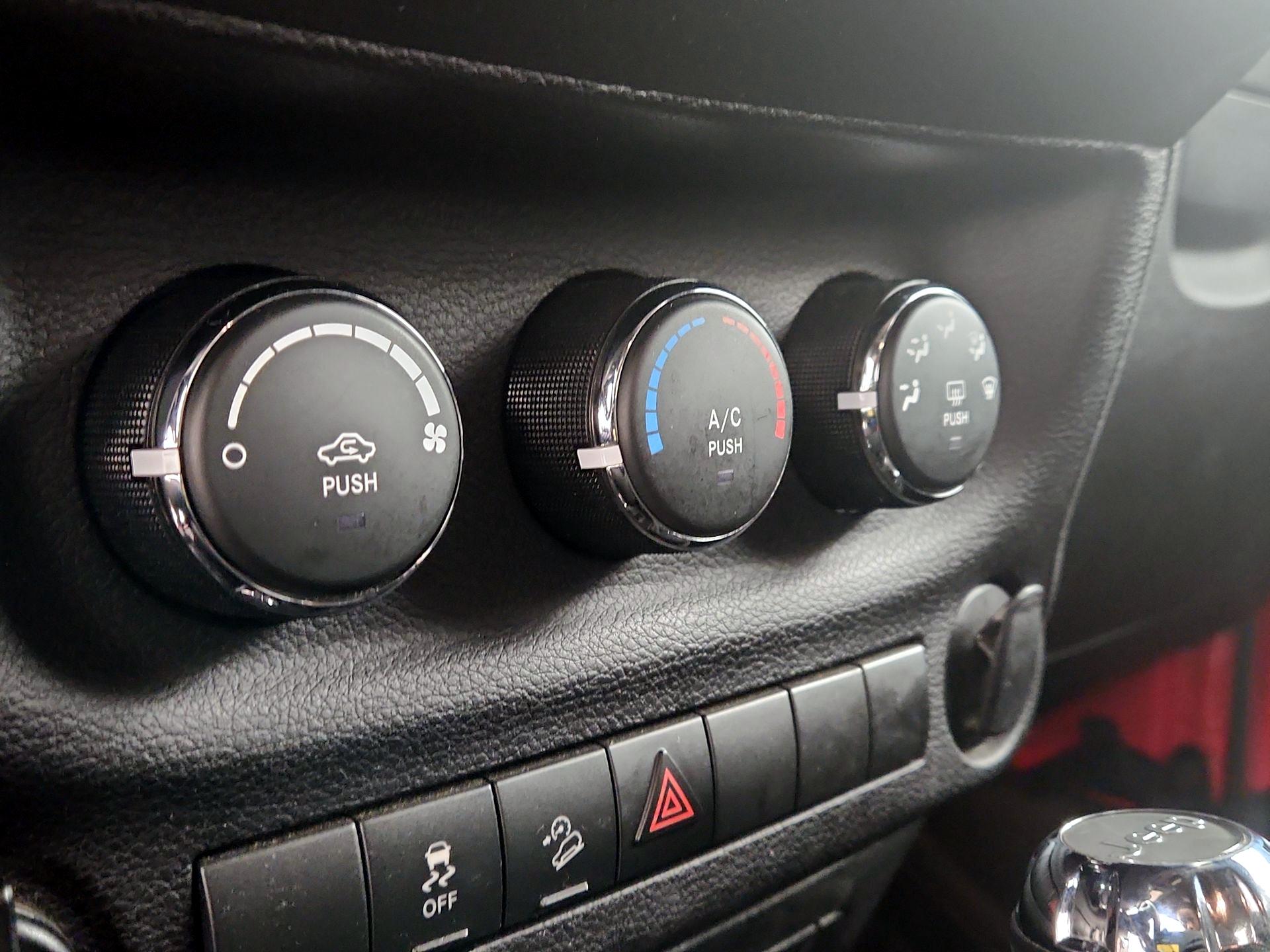Thumbnail: 2018 Jeep Wrangler - 14