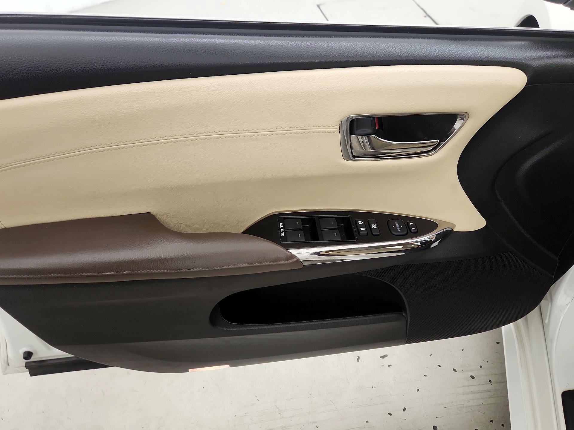 Thumbnail: 2014 Toyota Avalon - 12