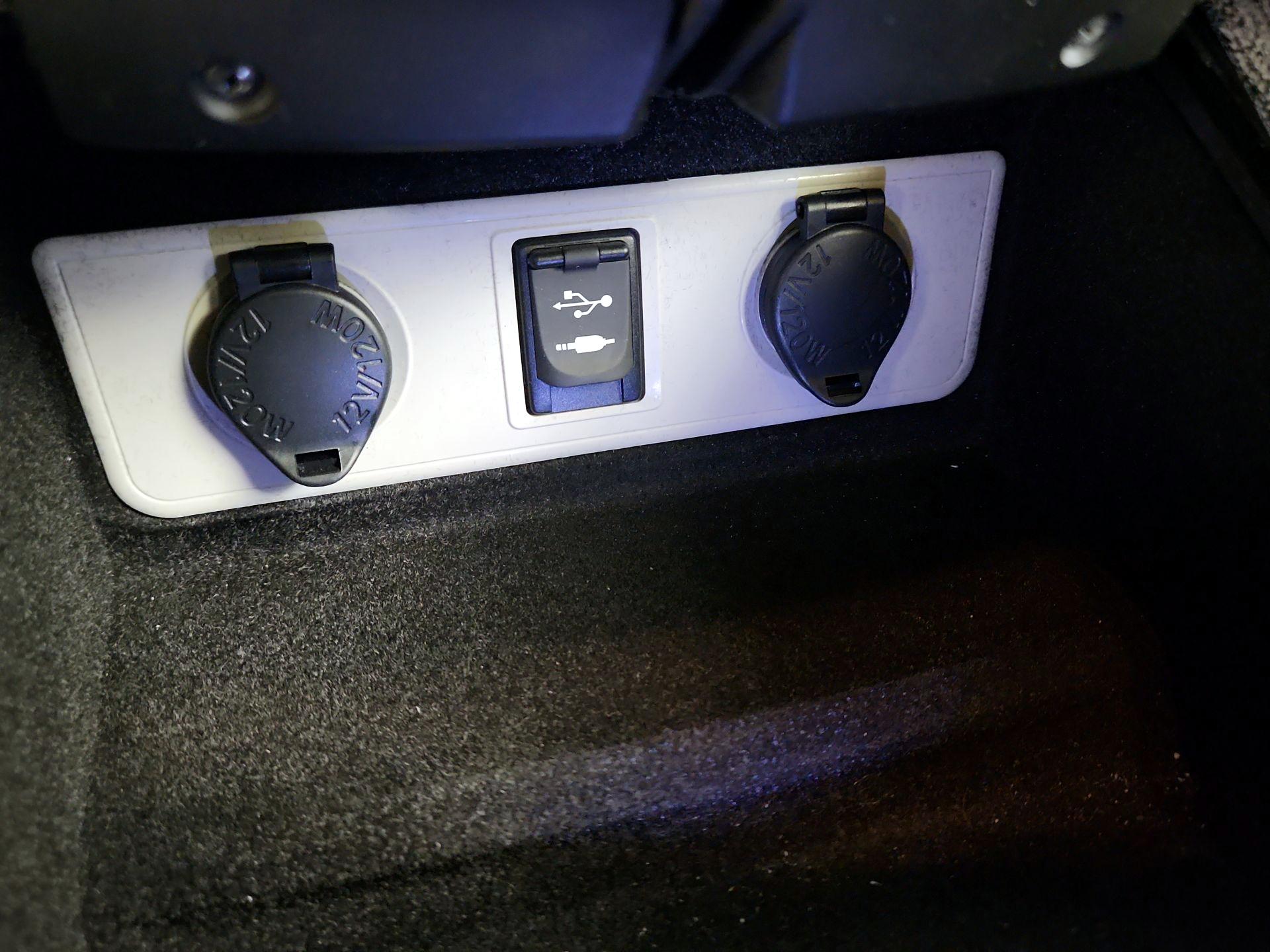 Thumbnail: 2014 Toyota Avalon - 18