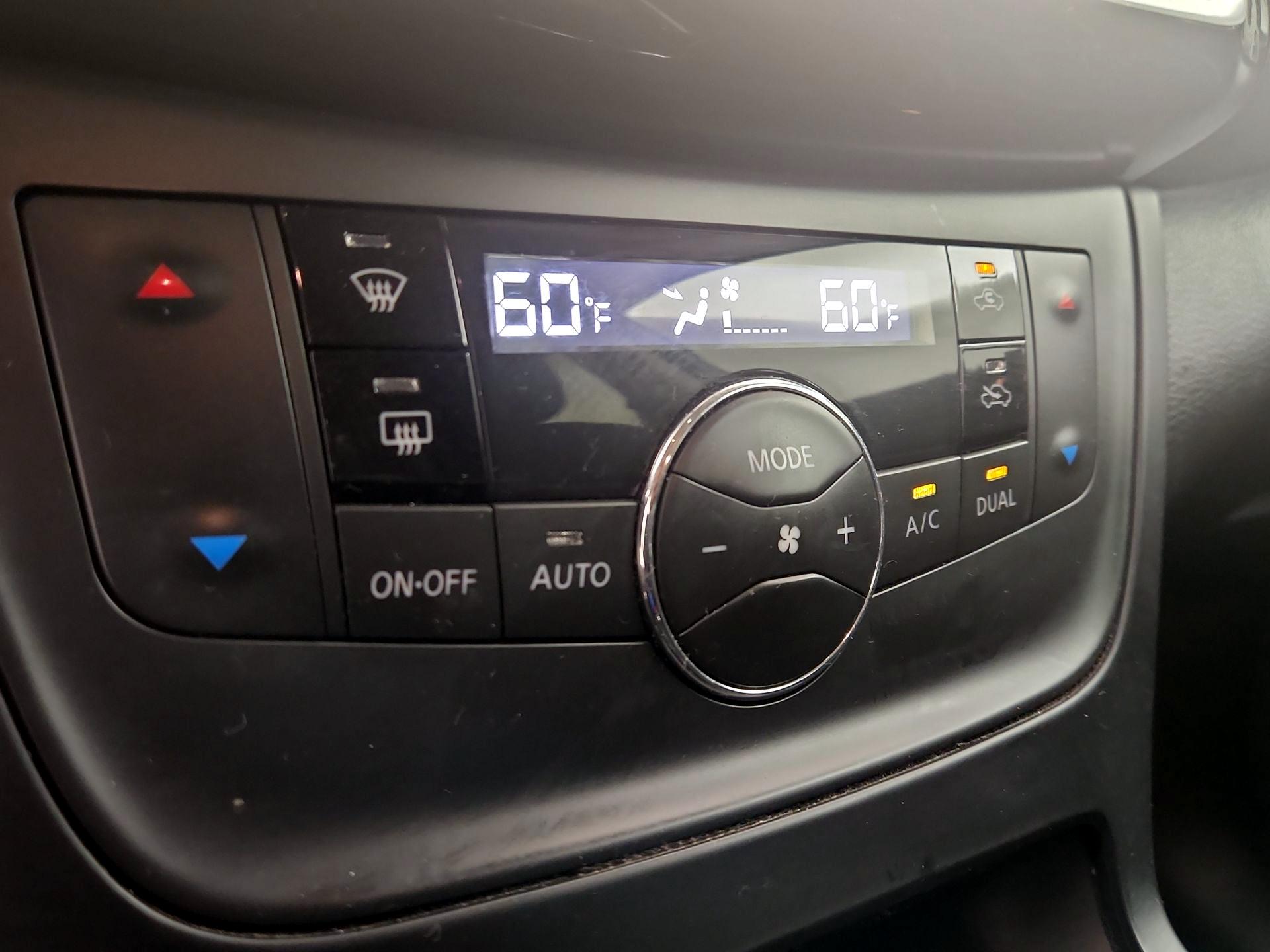 Thumbnail: 2019 Nissan Sentra - 16