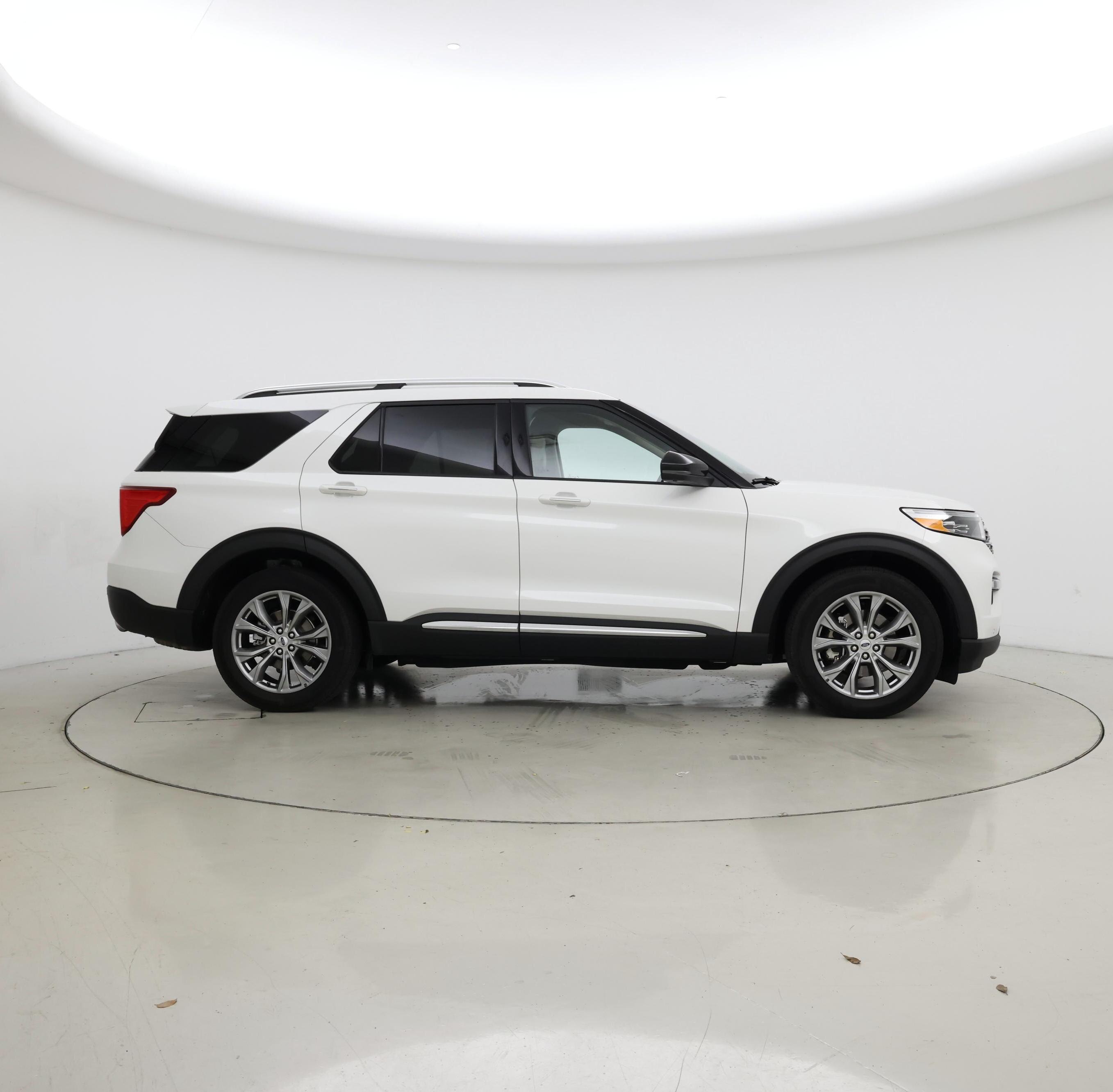 Thumbnail: 2022 Ford Explorer - 7