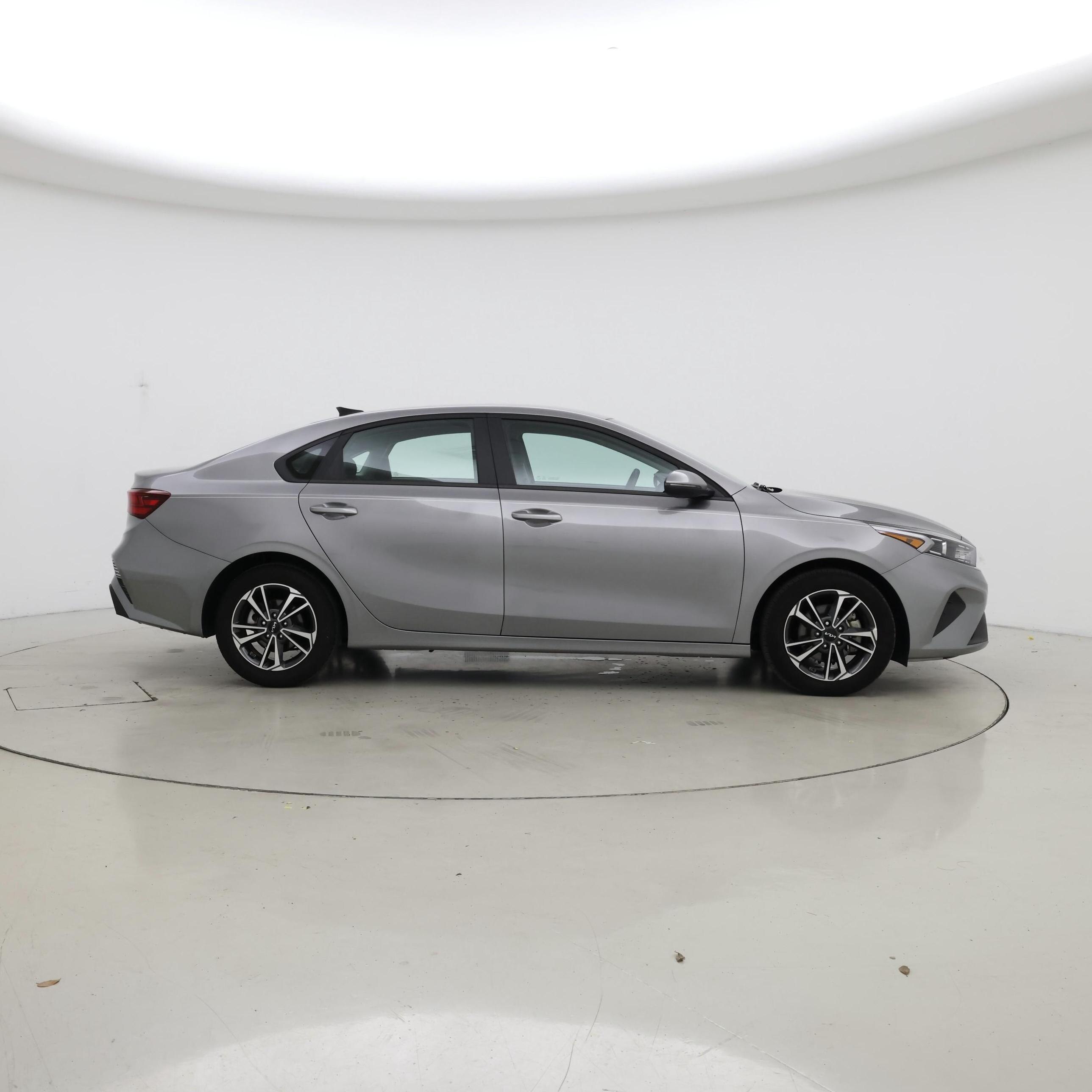 Thumbnail: 2024 Kia Forte - 7