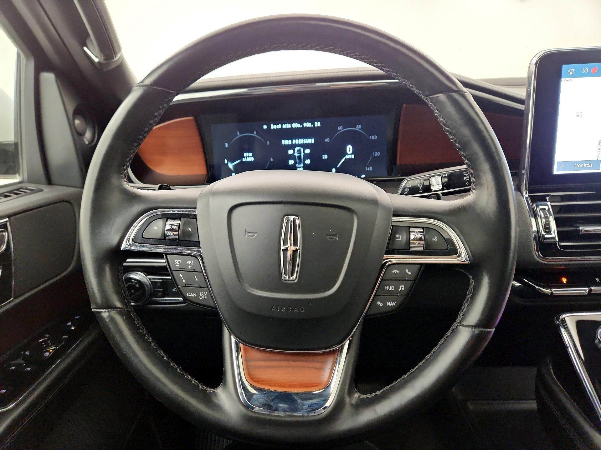 Thumbnail: 2020 Lincoln Navigator - 10