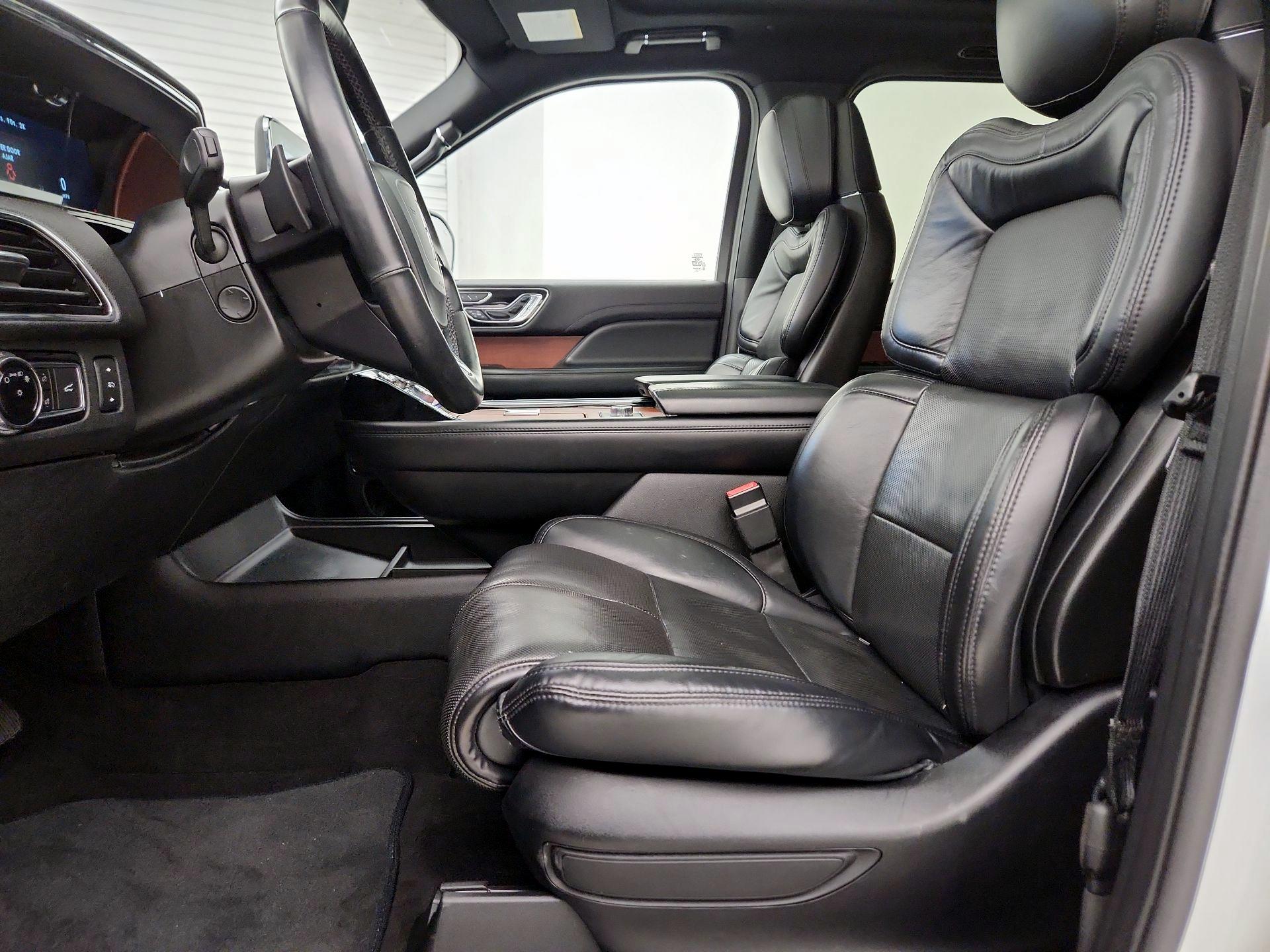 Thumbnail: 2020 Lincoln Navigator - 11