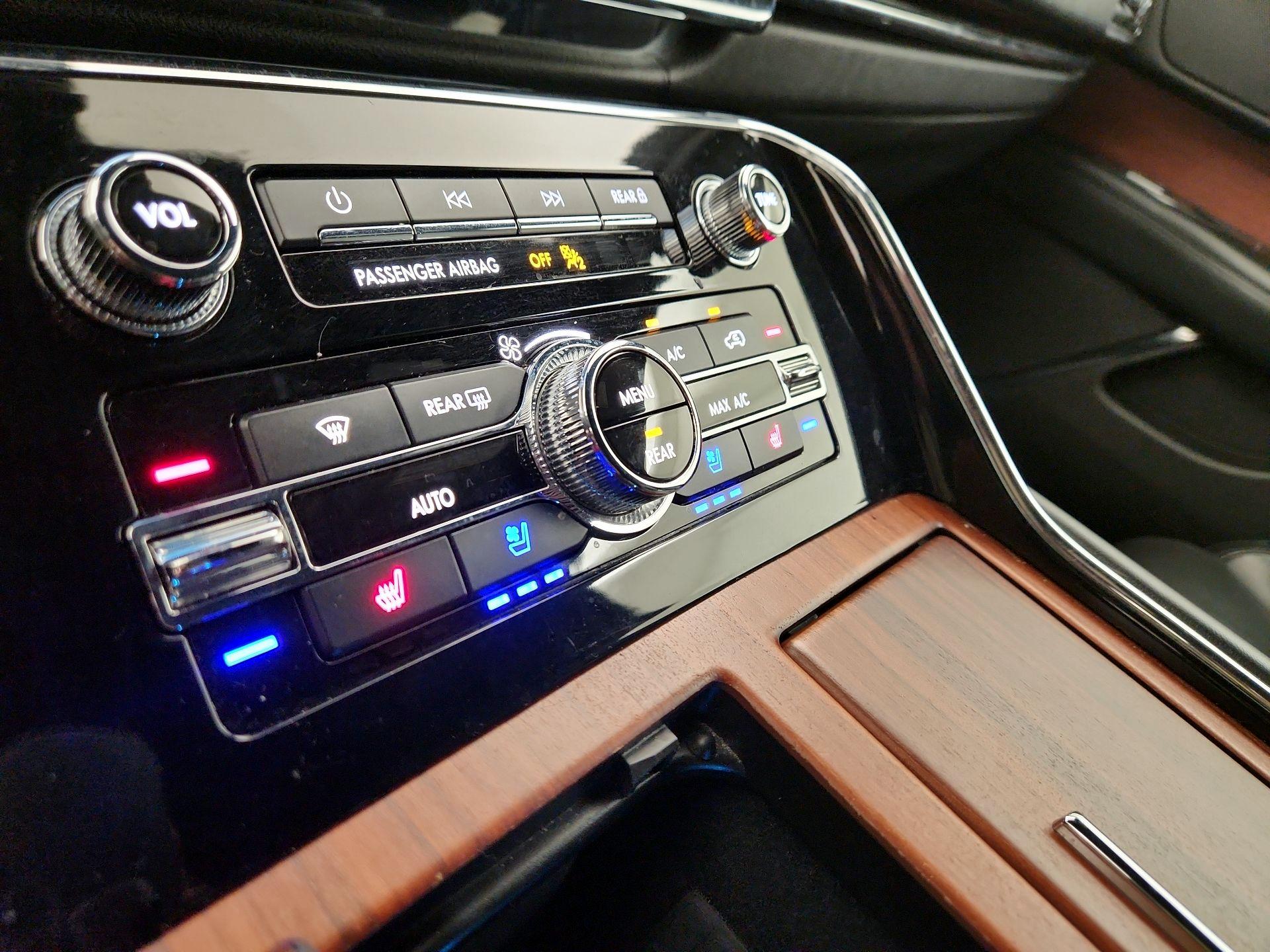Thumbnail: 2020 Lincoln Navigator - 17