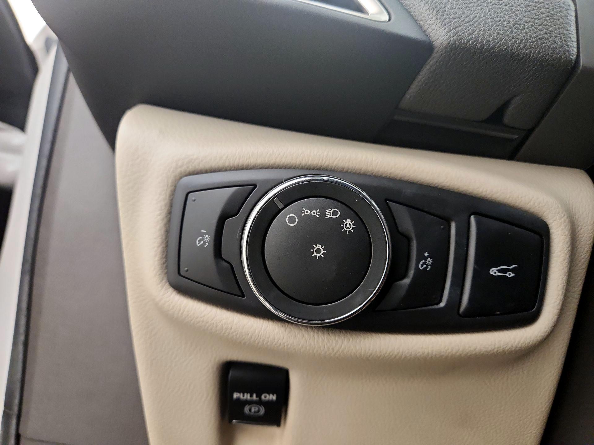 Thumbnail: 2016 Lincoln MKX - 13