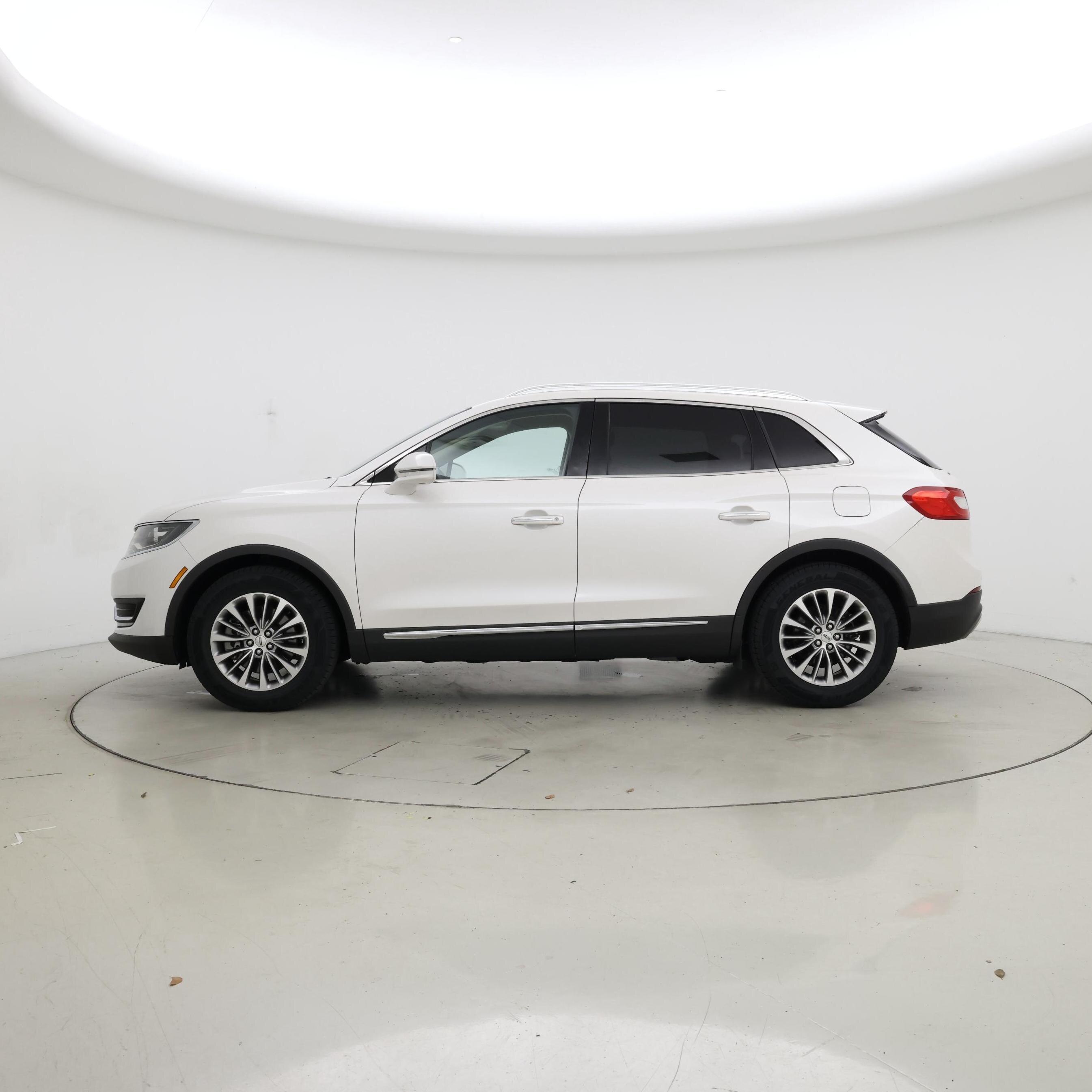 Thumbnail: 2016 Lincoln MKX - 3