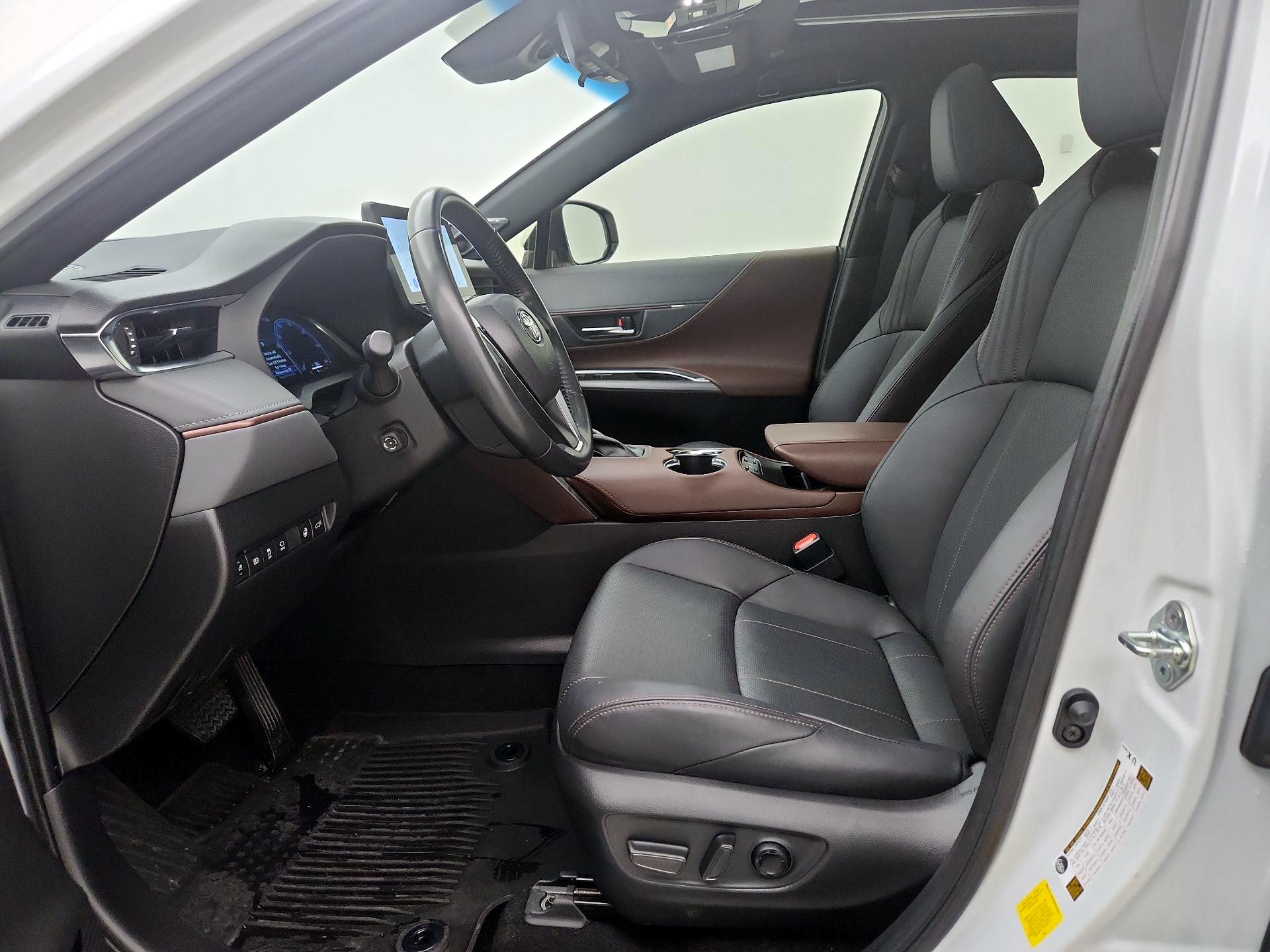 Thumbnail: 2023 Toyota Venza - 11