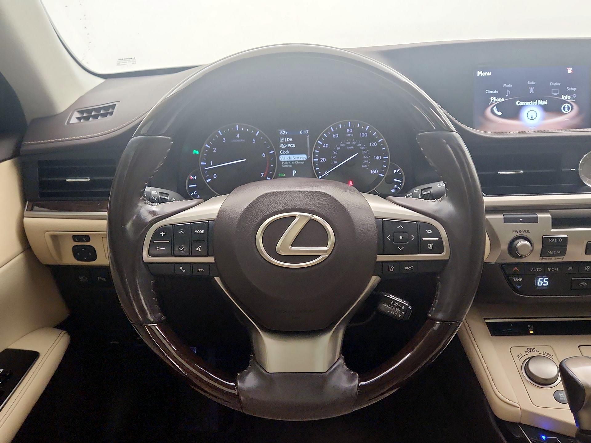 Thumbnail: 2017 Lexus ES - 10