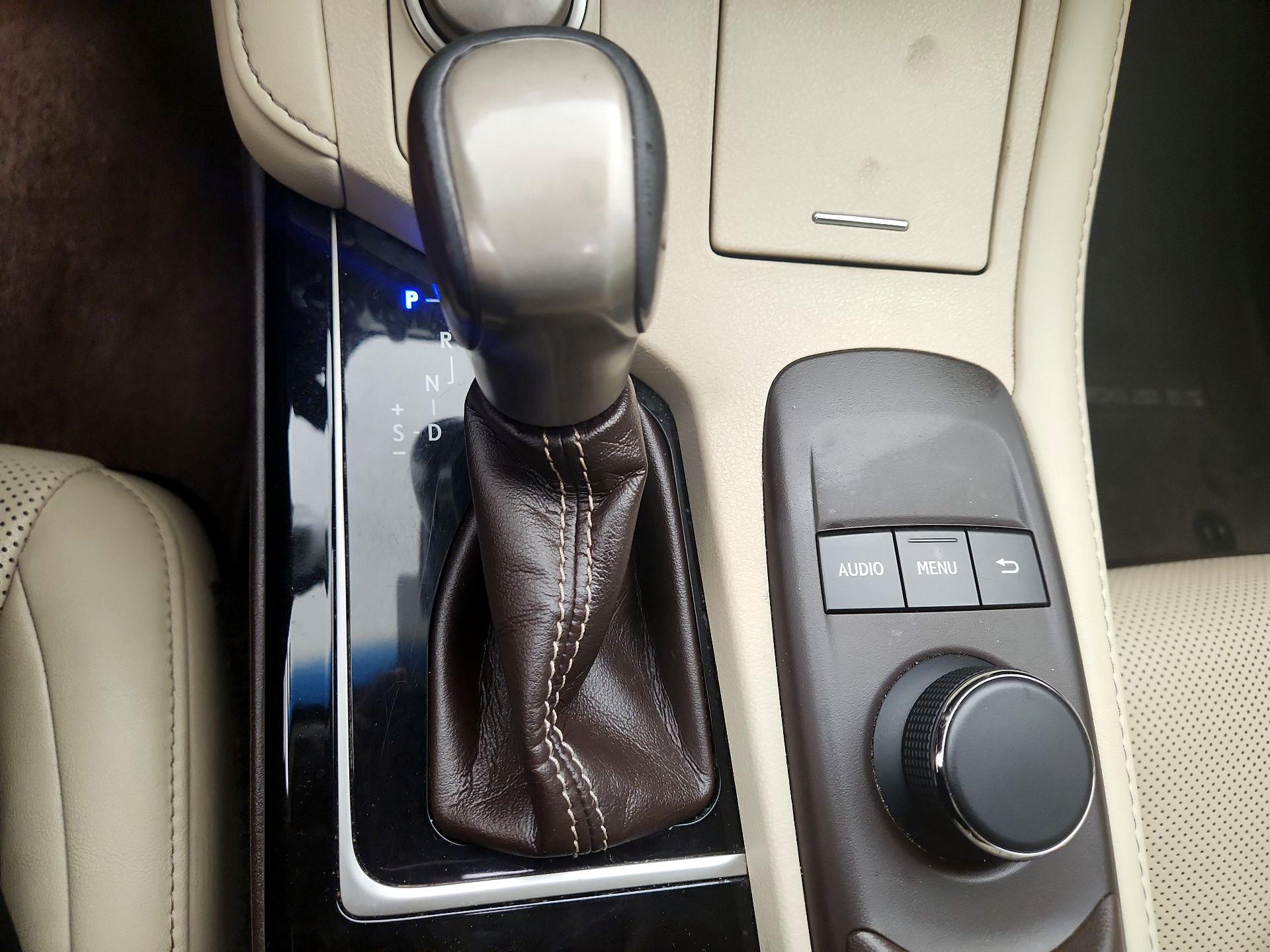 Thumbnail: 2017 Lexus ES - 17