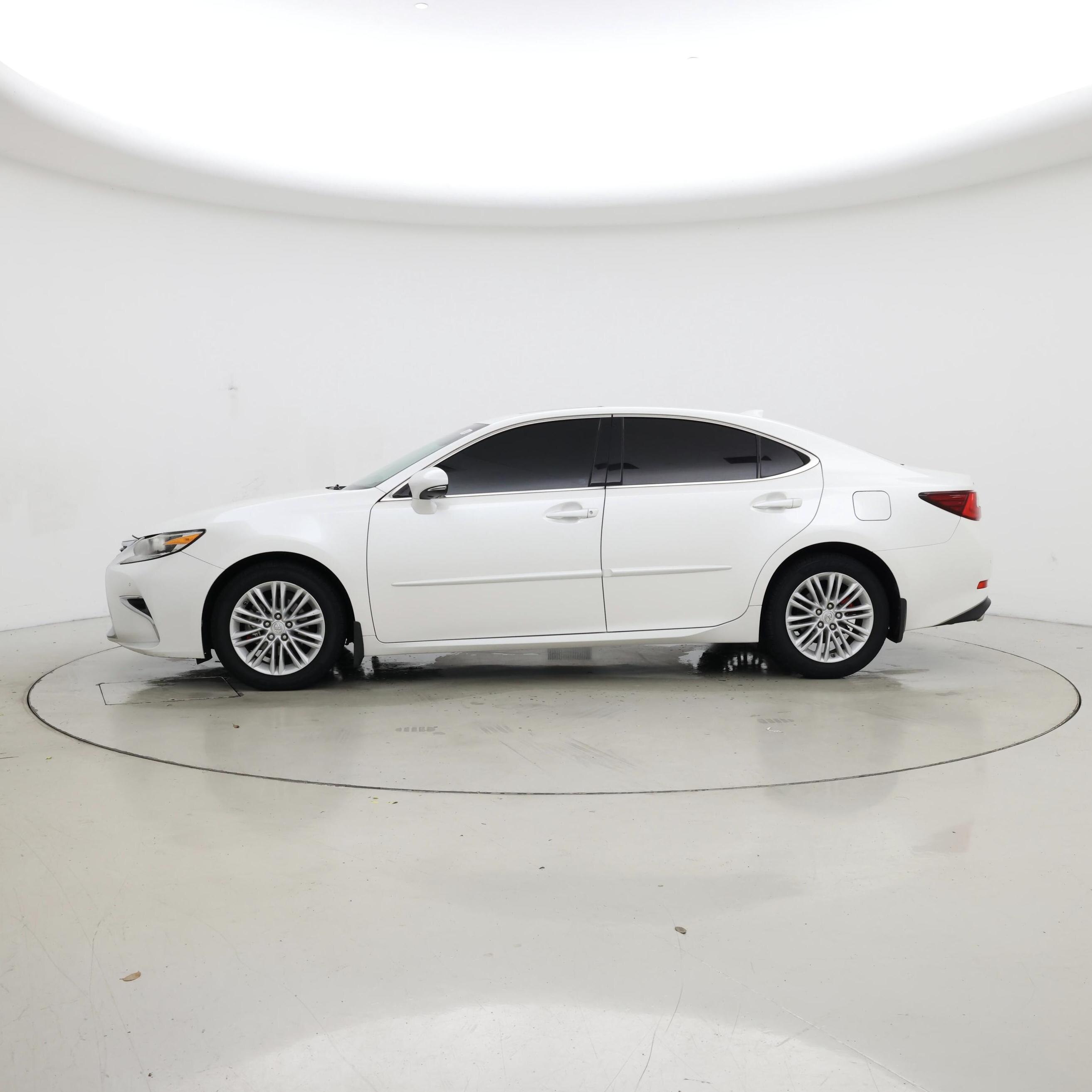 Thumbnail: 2017 Lexus ES - 3