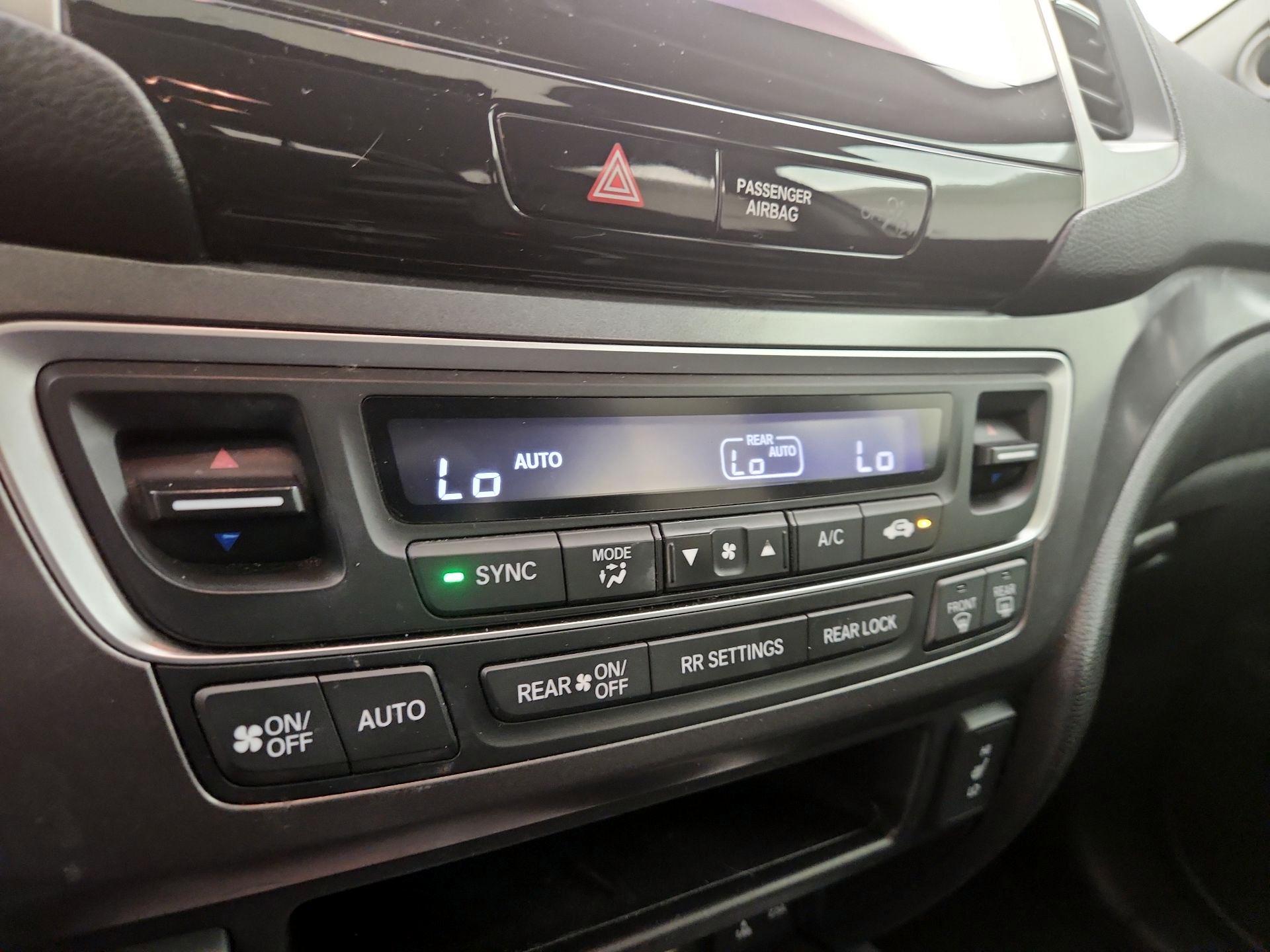 Thumbnail: 2018 Honda Pilot - 16