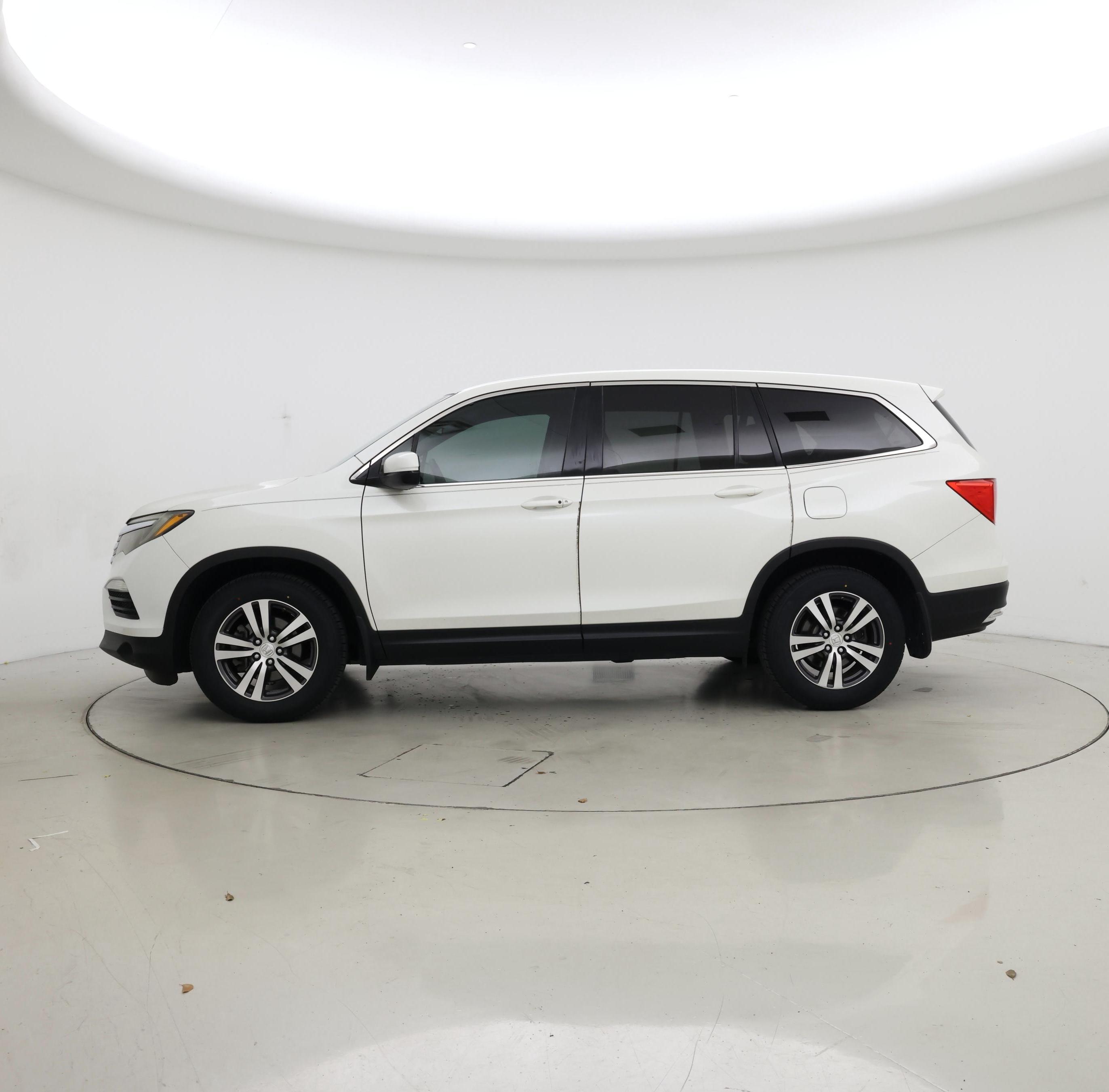 Thumbnail: 2018 Honda Pilot - 3