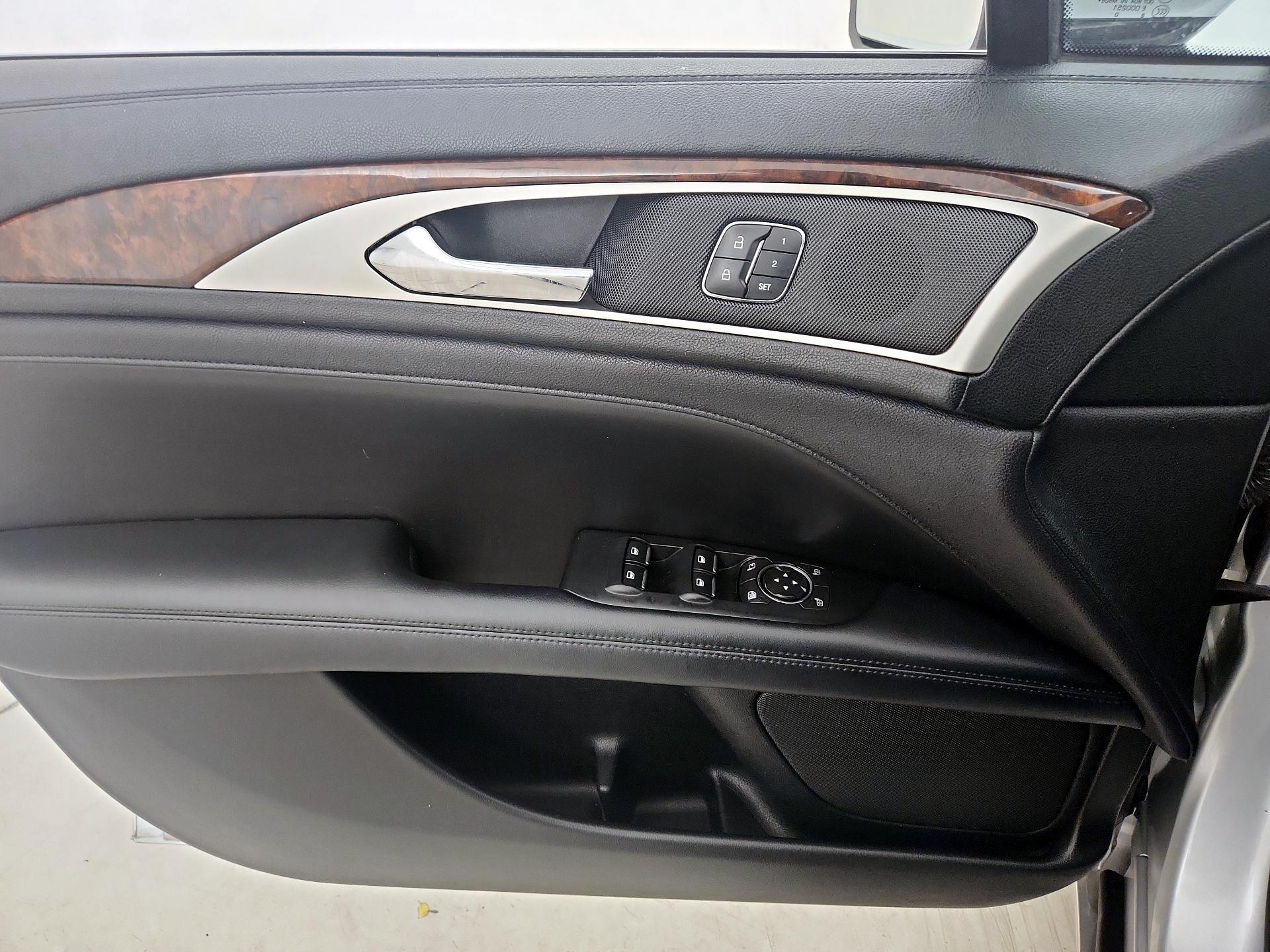 Thumbnail: 2017 Lincoln MKZ - 12
