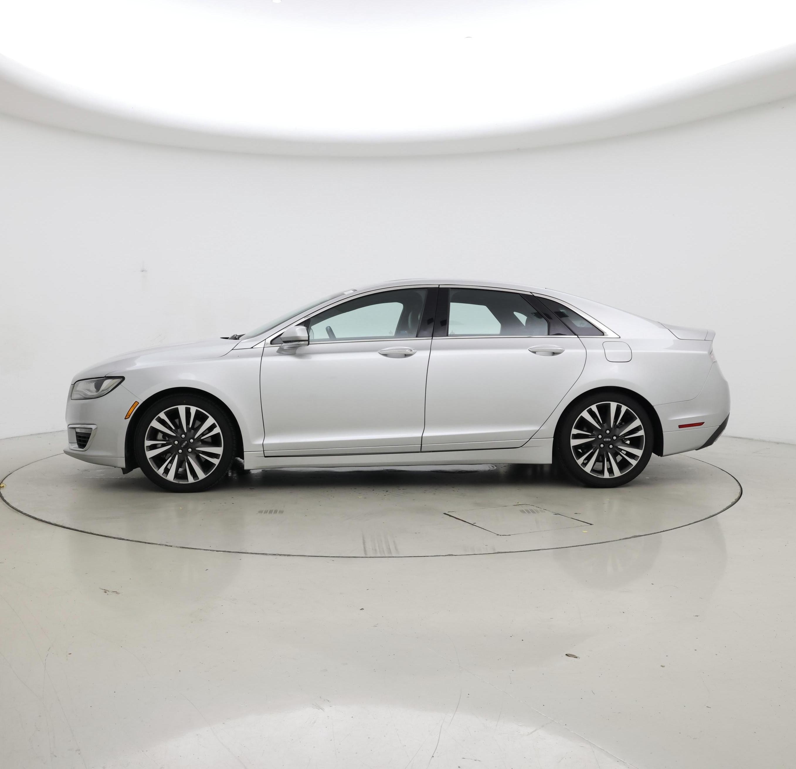 Thumbnail: 2017 Lincoln MKZ - 3