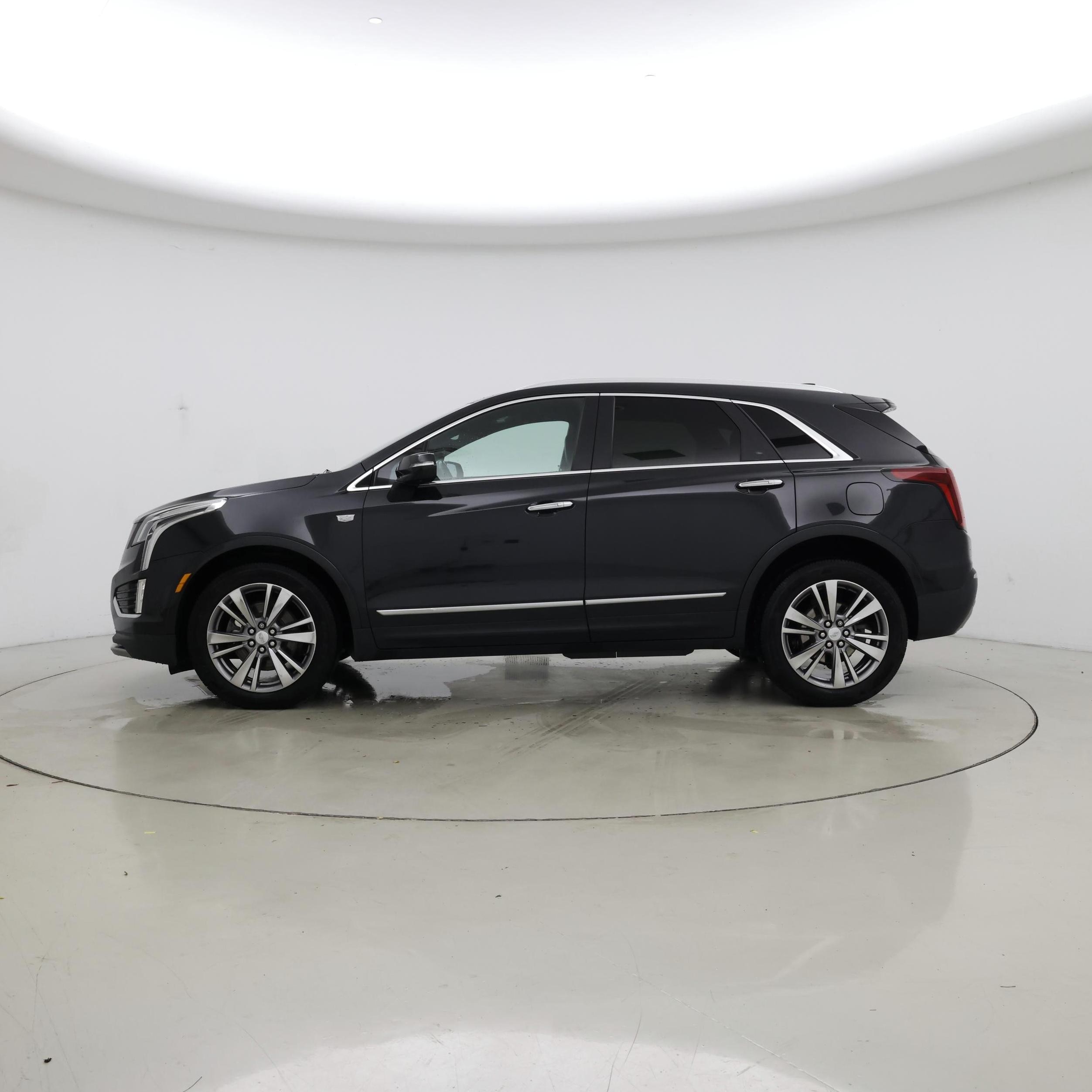 Thumbnail: 2020 Cadillac XT5 - 3