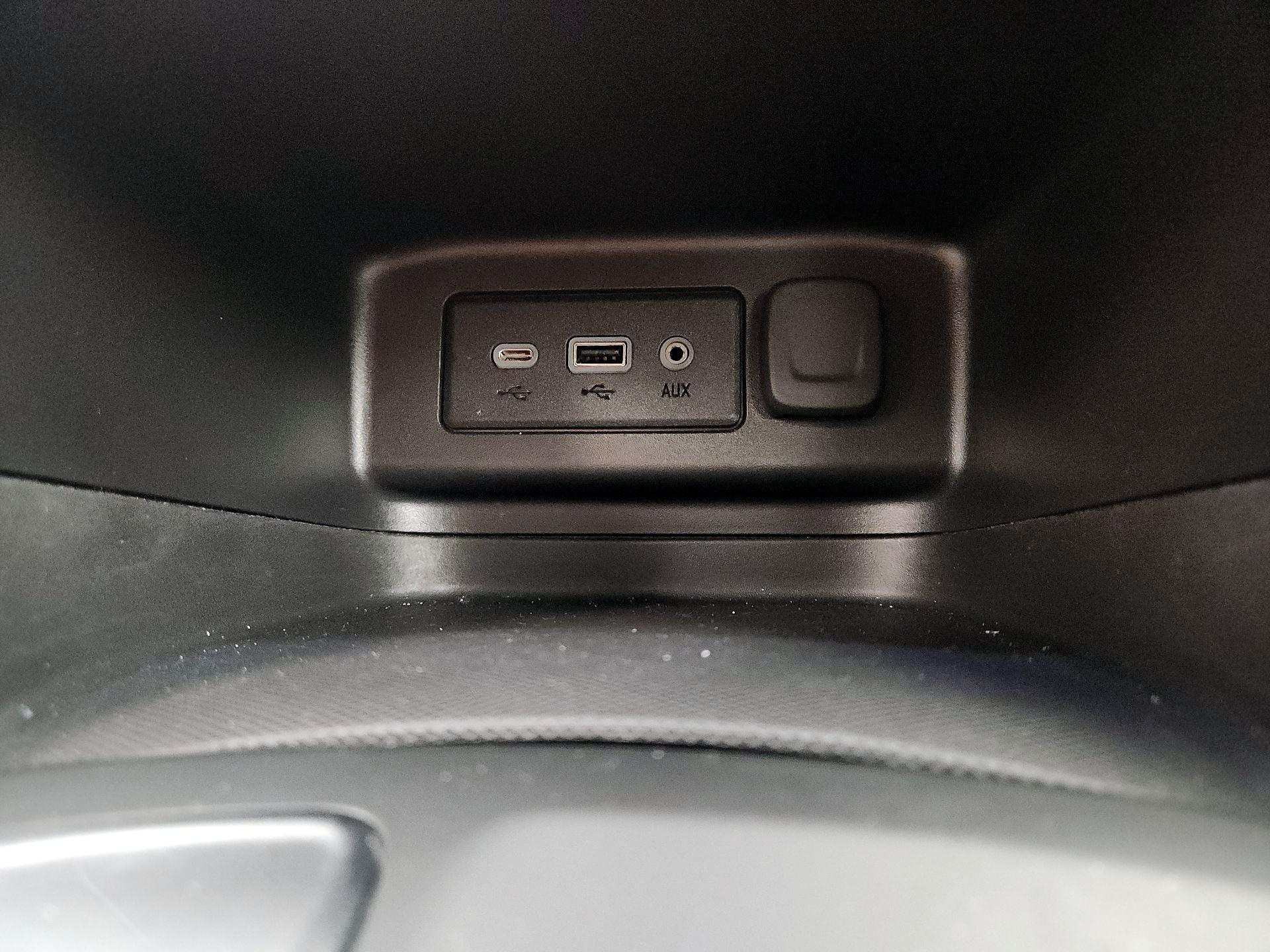 Thumbnail: 2020 Chevrolet Equinox - 18