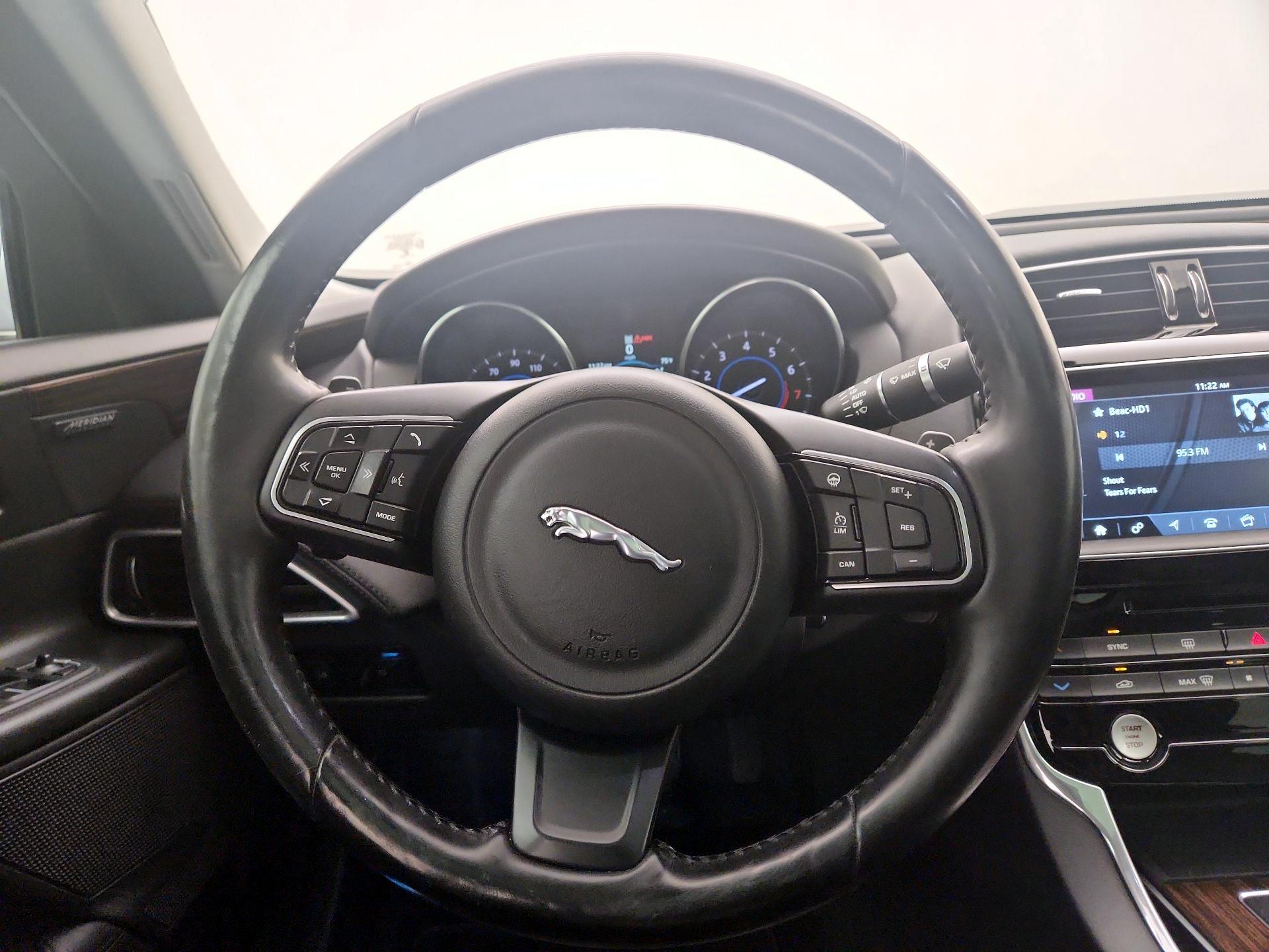 Thumbnail: 2017 Jaguar XE - 10