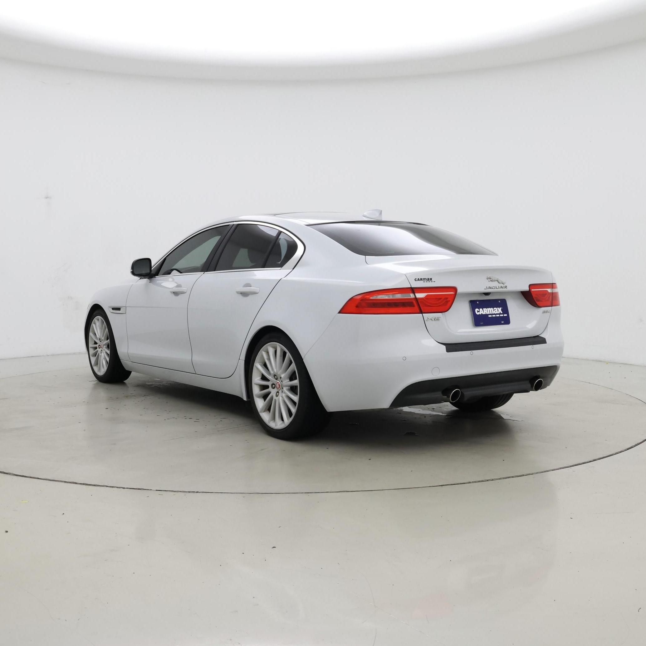 Thumbnail: 2017 Jaguar XE - 2