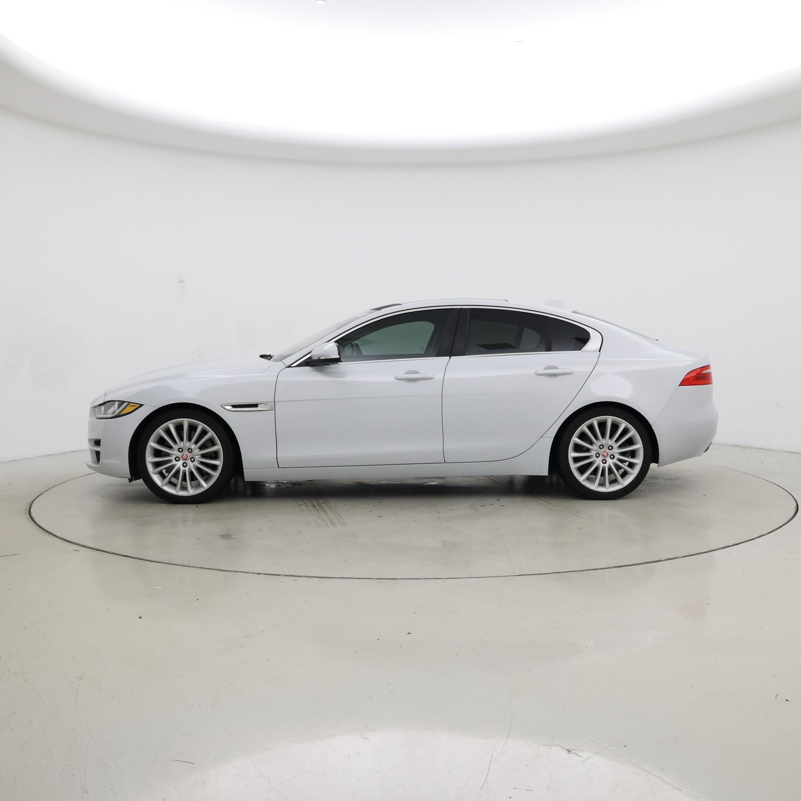 Thumbnail: 2017 Jaguar XE - 3