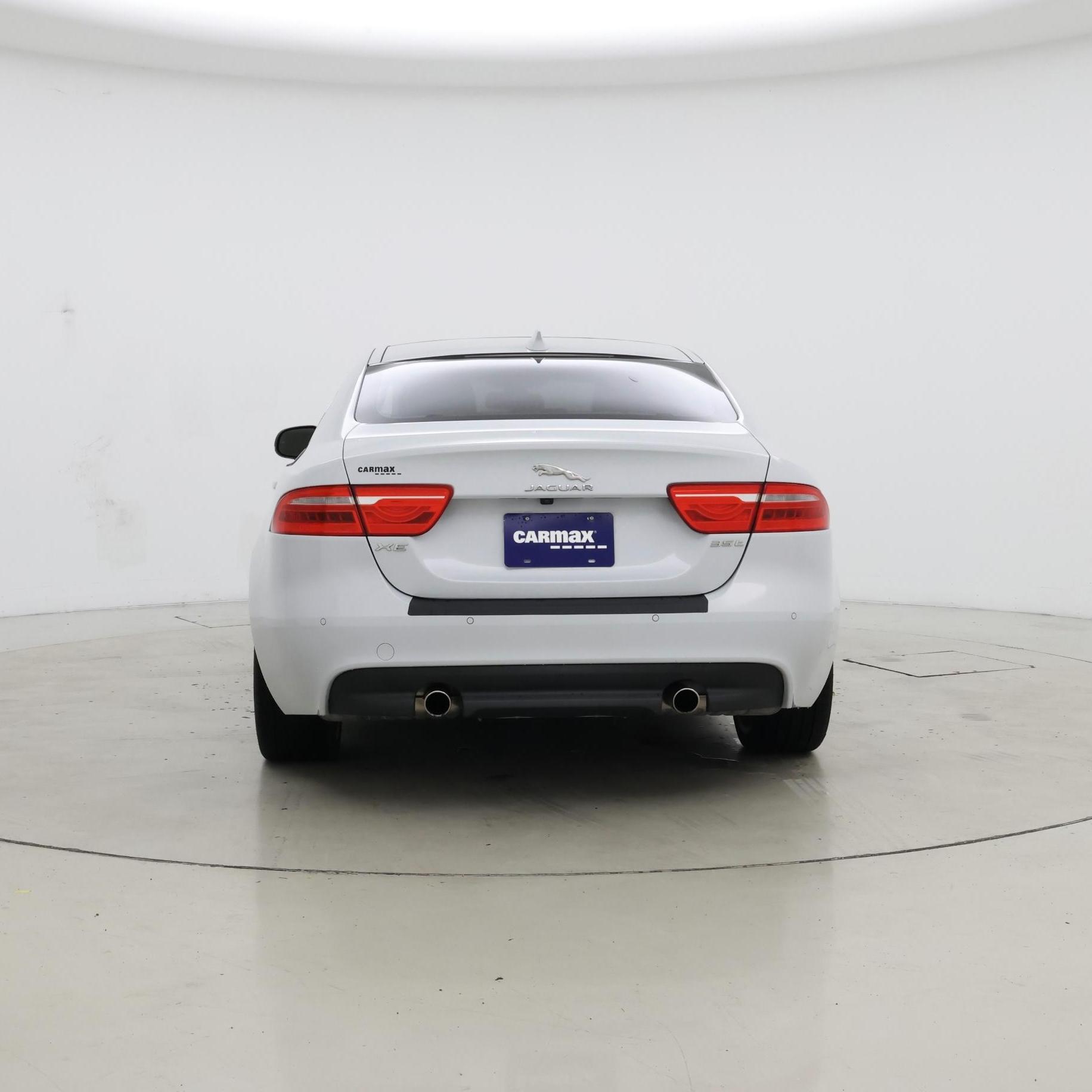 Thumbnail: 2017 Jaguar XE - 6