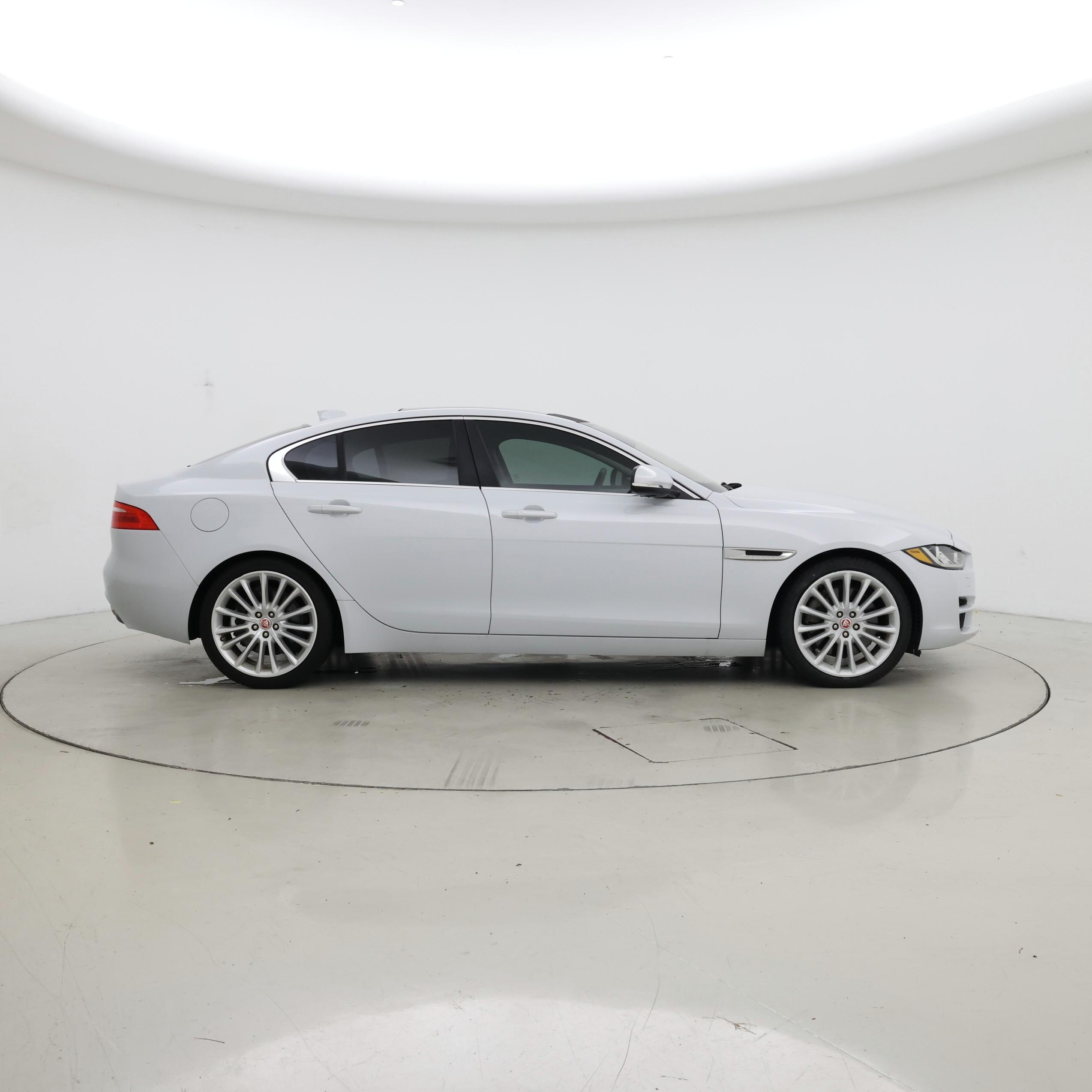 Thumbnail: 2017 Jaguar XE - 7
