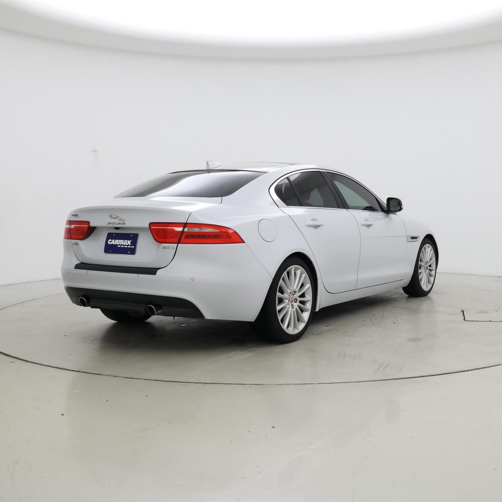 Thumbnail: 2017 Jaguar XE - 8