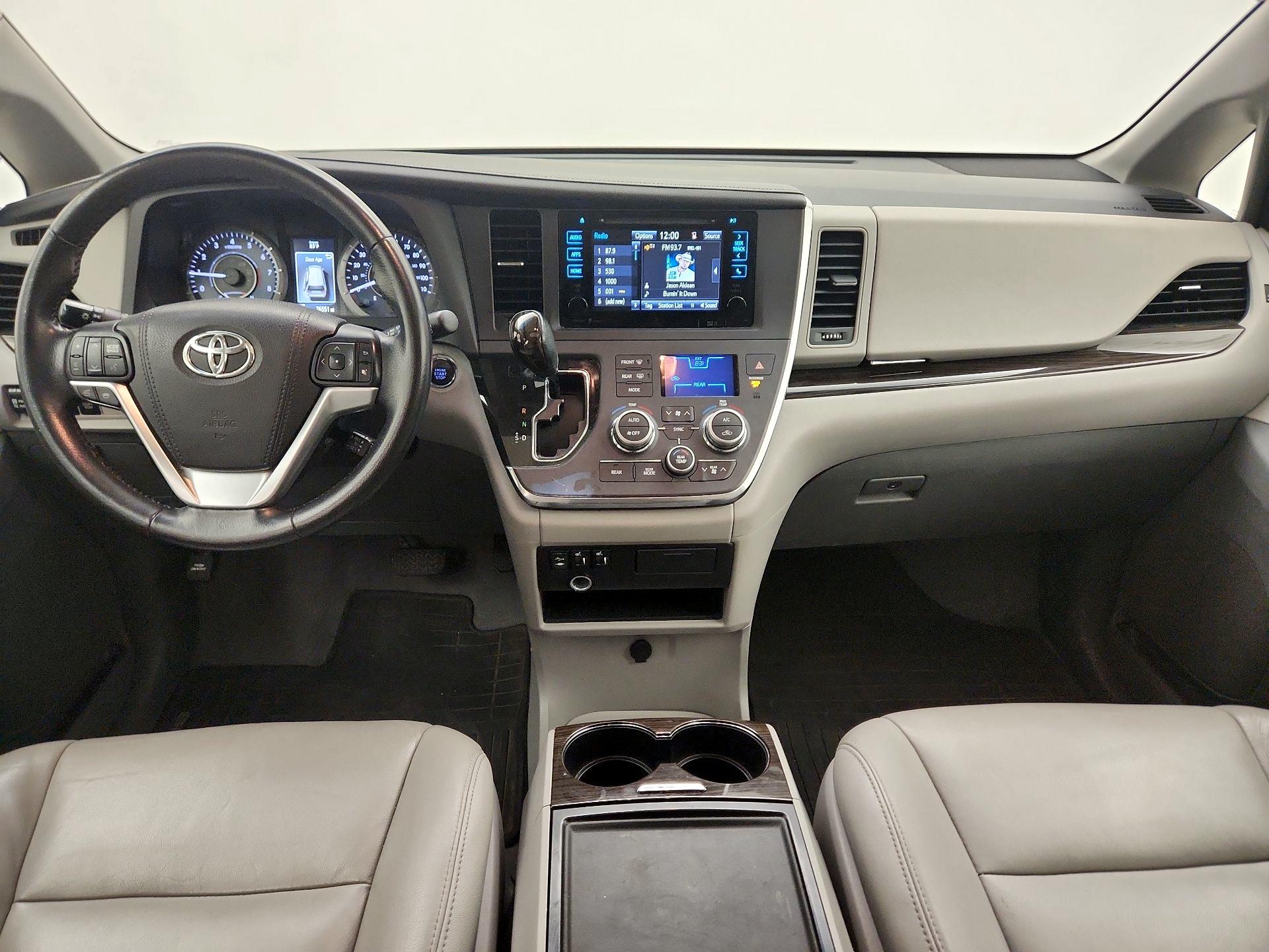 Thumbnail: 2015 Toyota Sienna - 9
