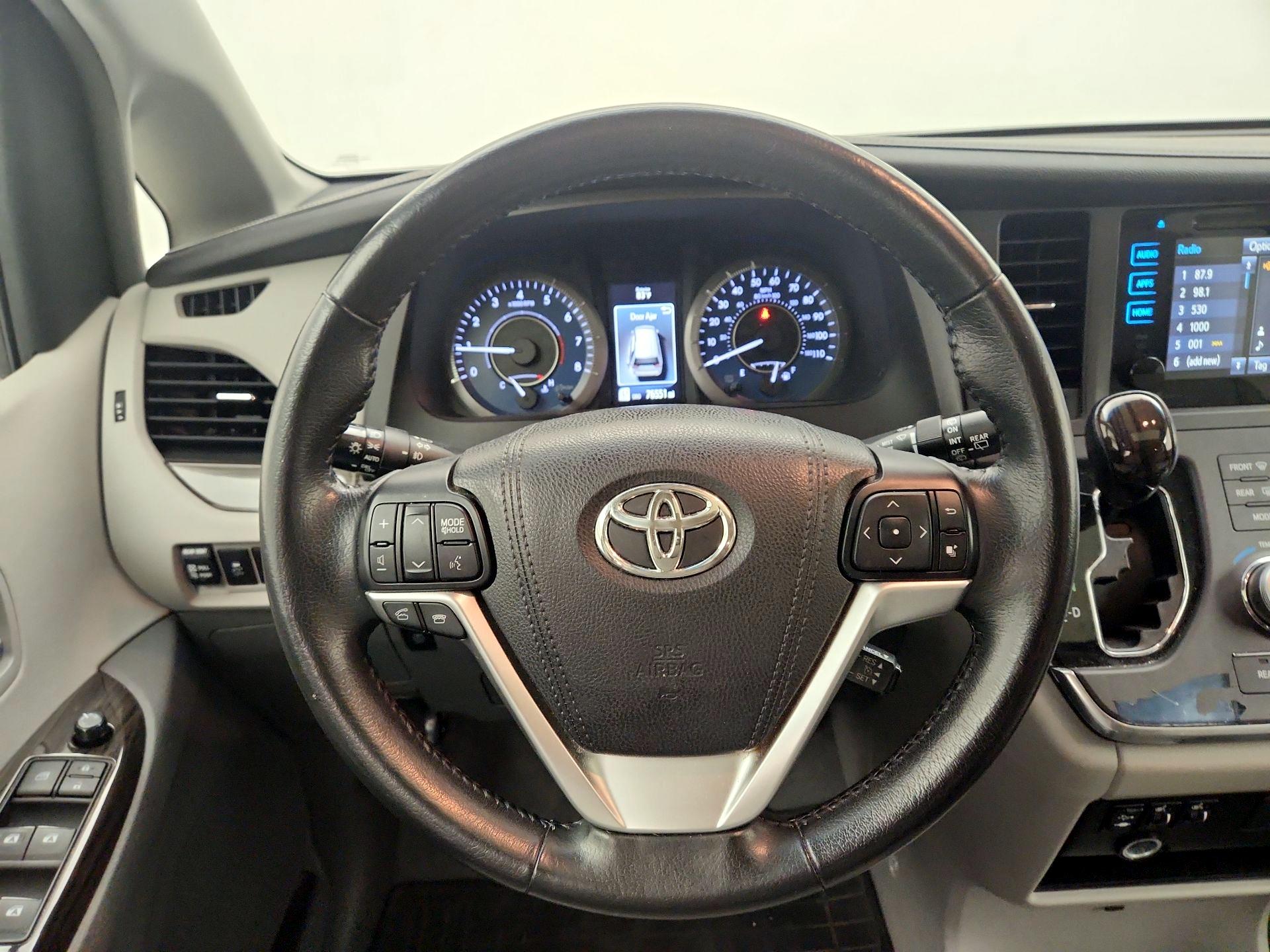 Thumbnail: 2015 Toyota Sienna - 10