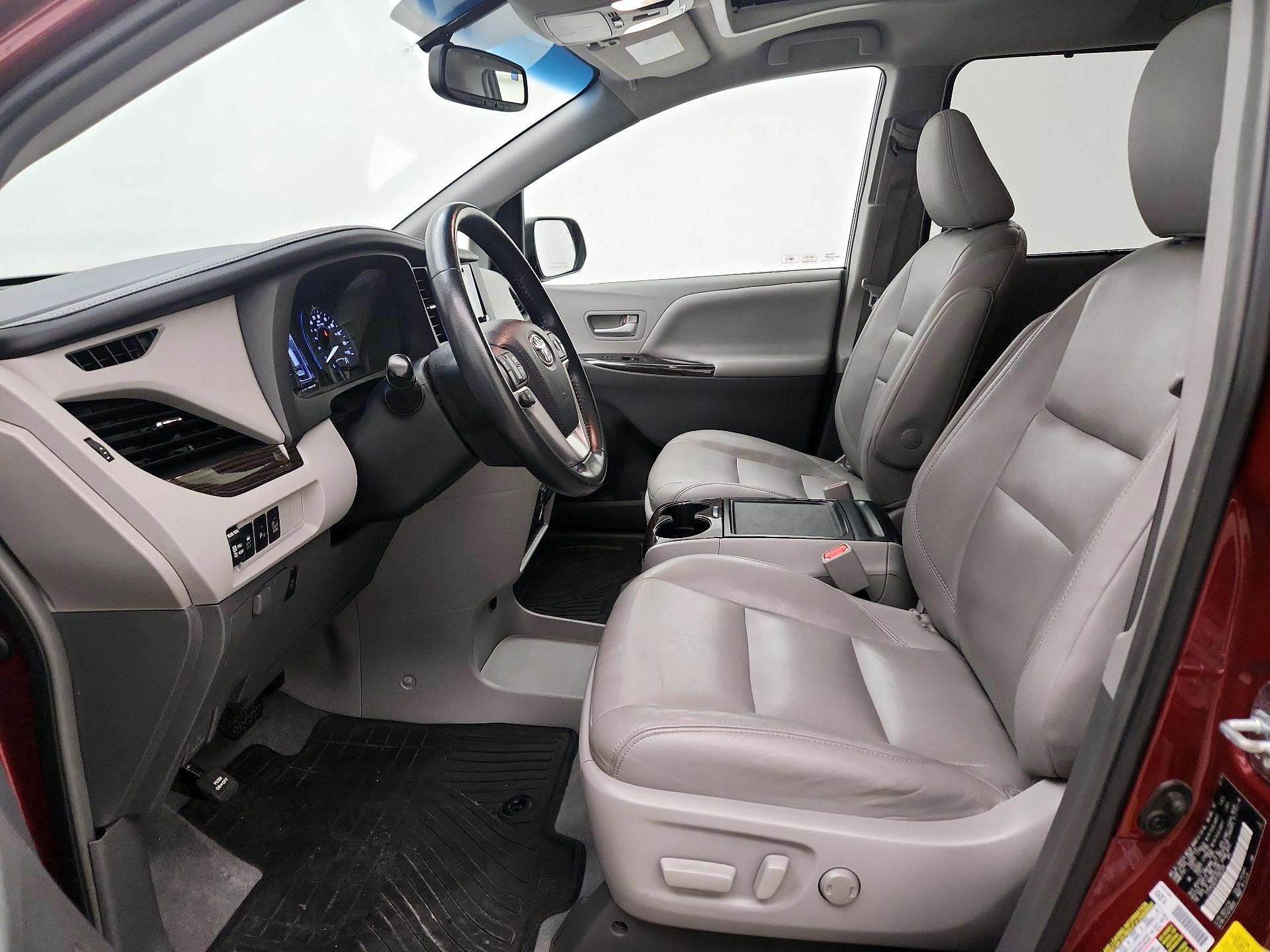 Thumbnail: 2015 Toyota Sienna - 11
