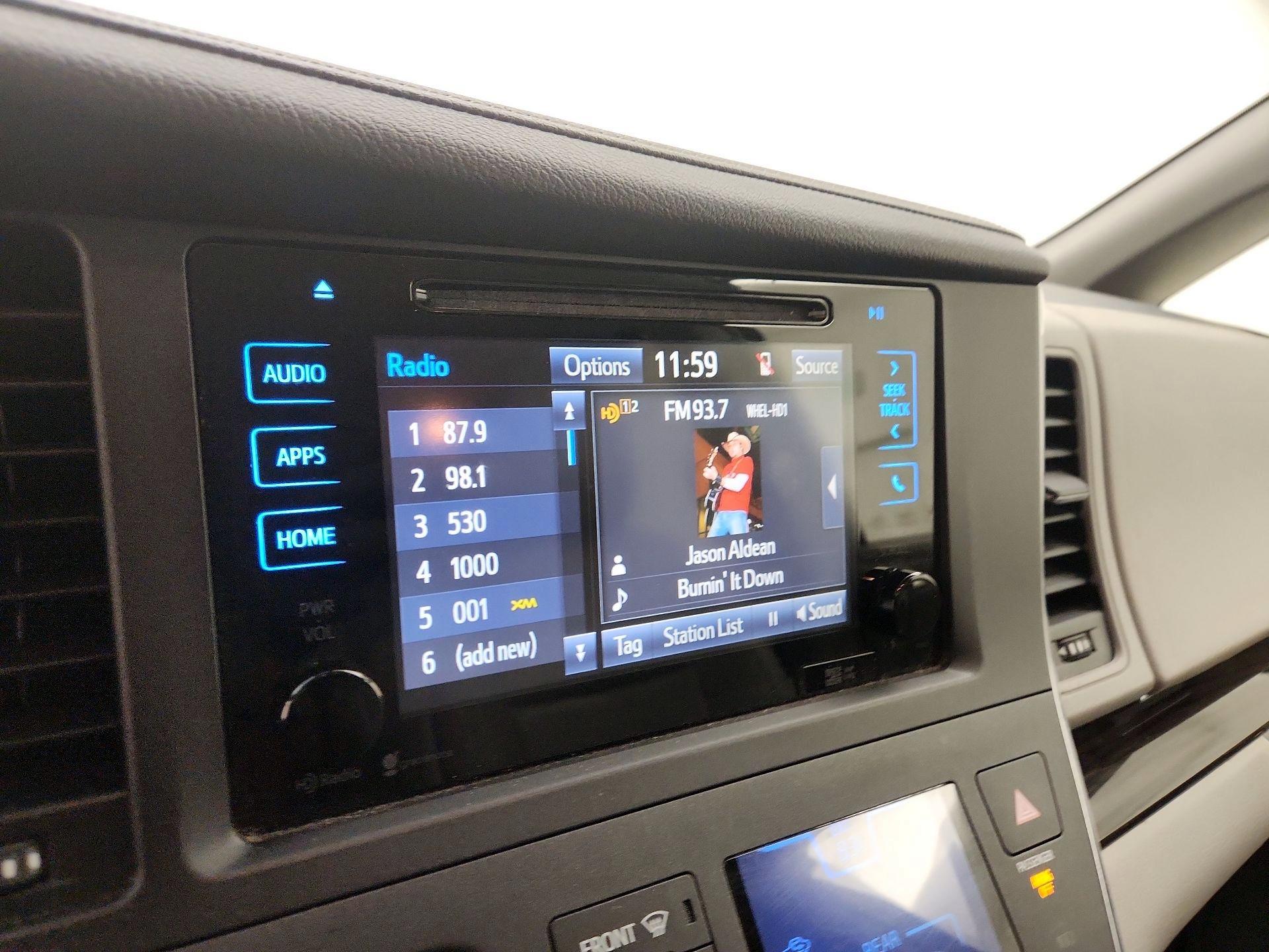 Thumbnail: 2015 Toyota Sienna - 15