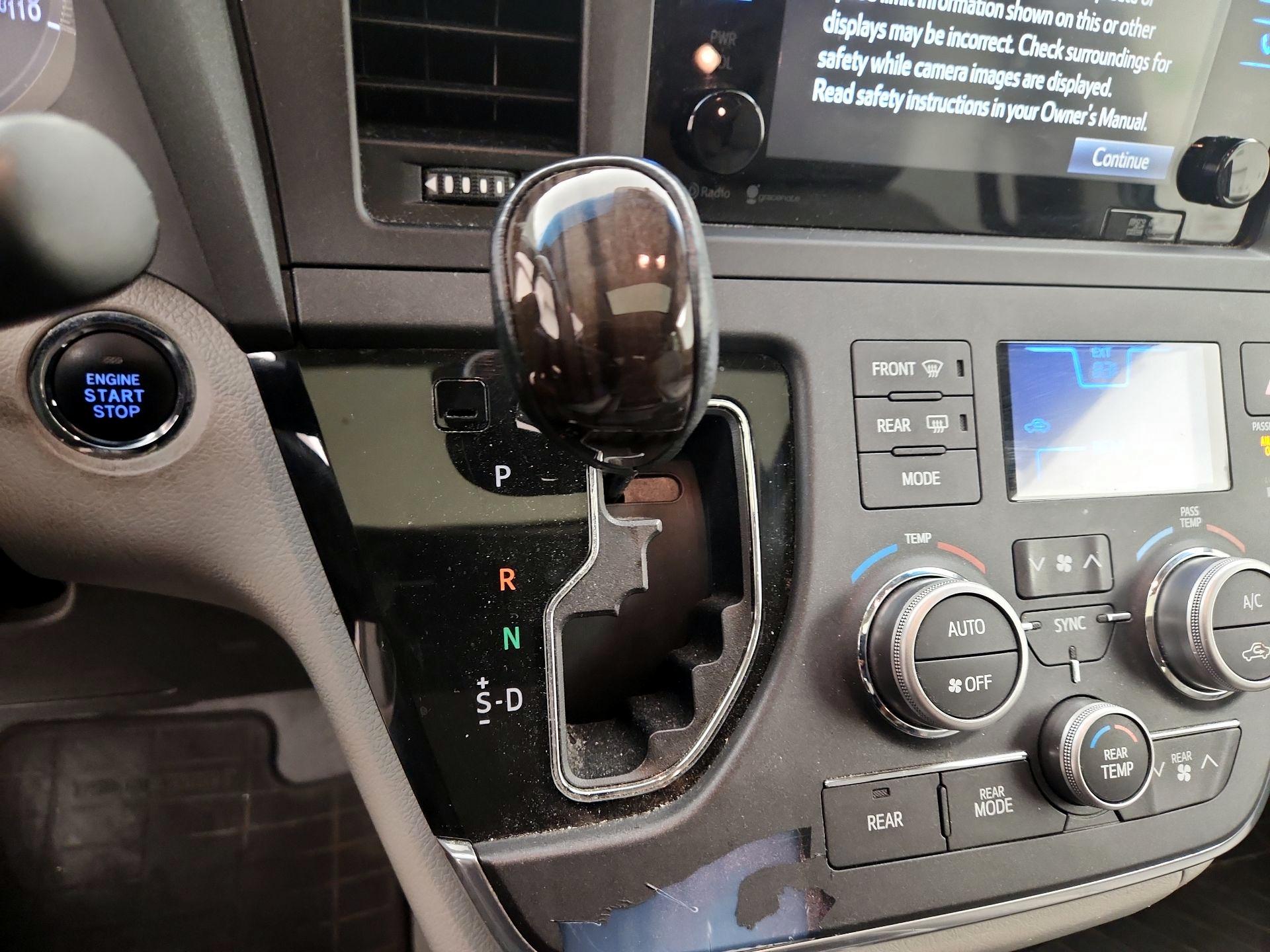 Thumbnail: 2015 Toyota Sienna - 17
