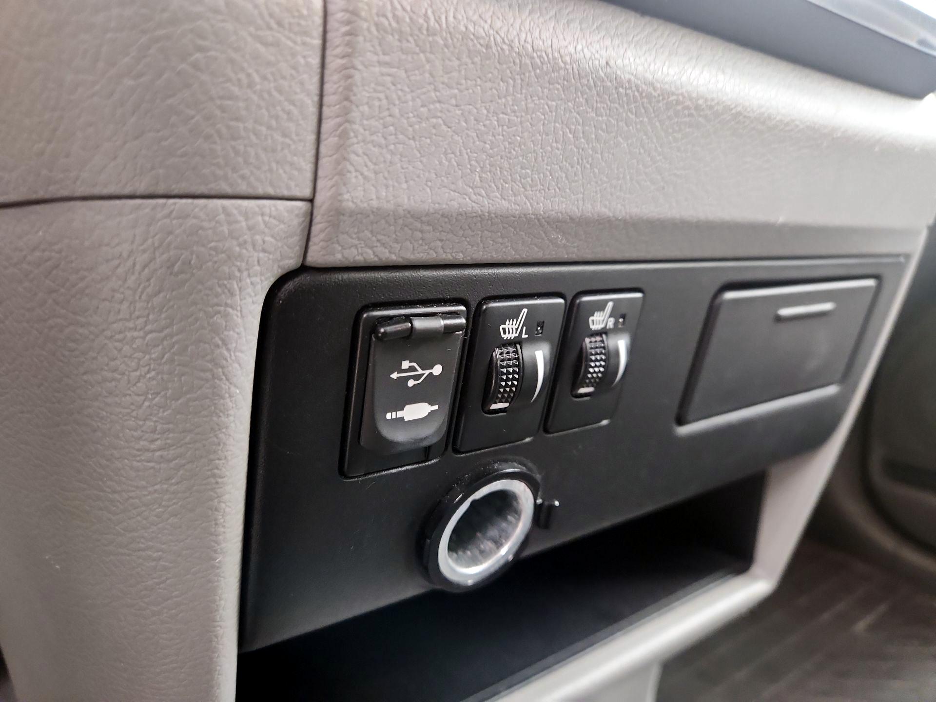 Thumbnail: 2015 Toyota Sienna - 18