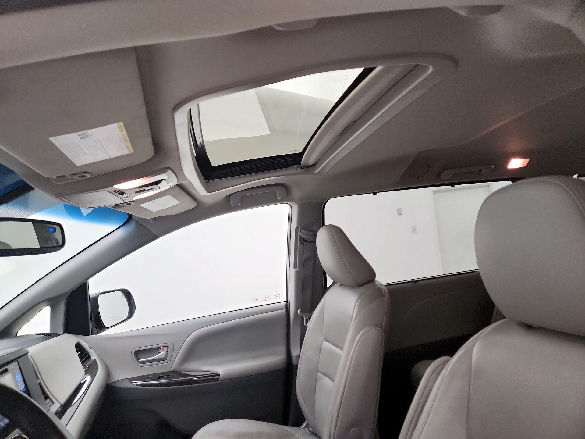 Thumbnail: 2015 Toyota Sienna - 19