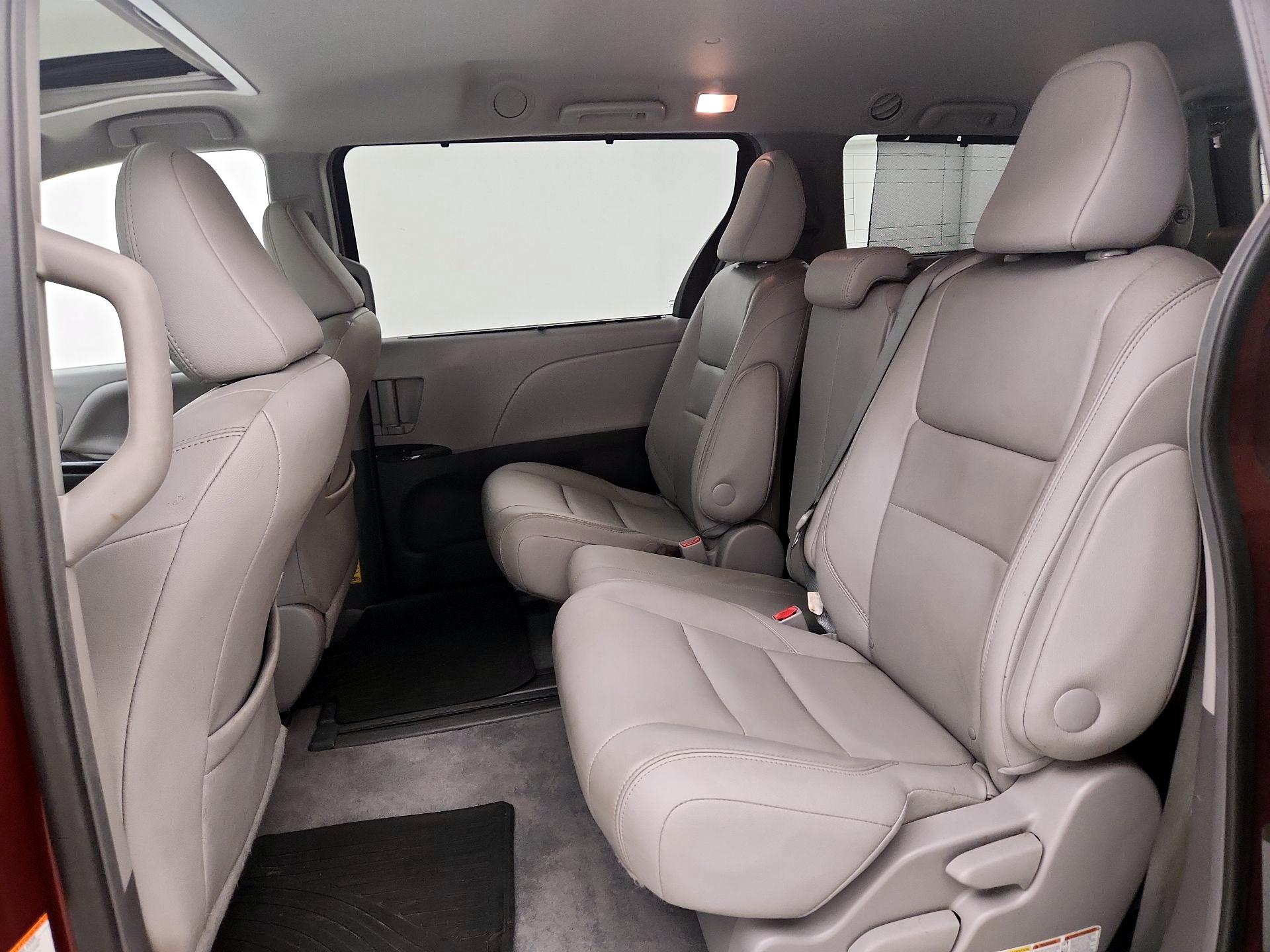 Thumbnail: 2015 Toyota Sienna - 20
