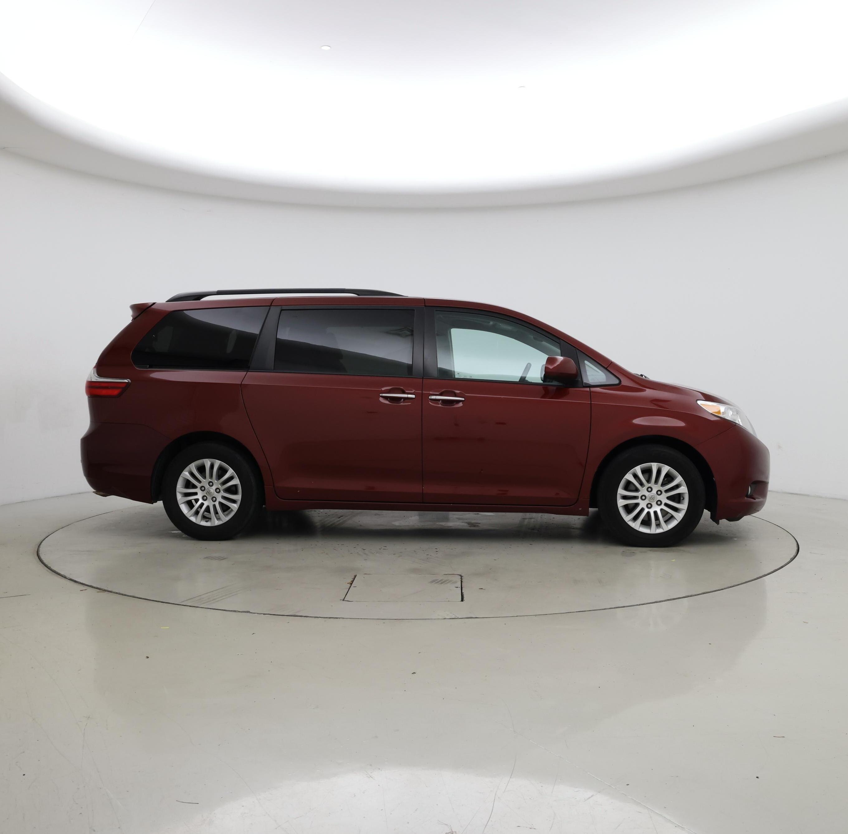 Thumbnail: 2015 Toyota Sienna - 7