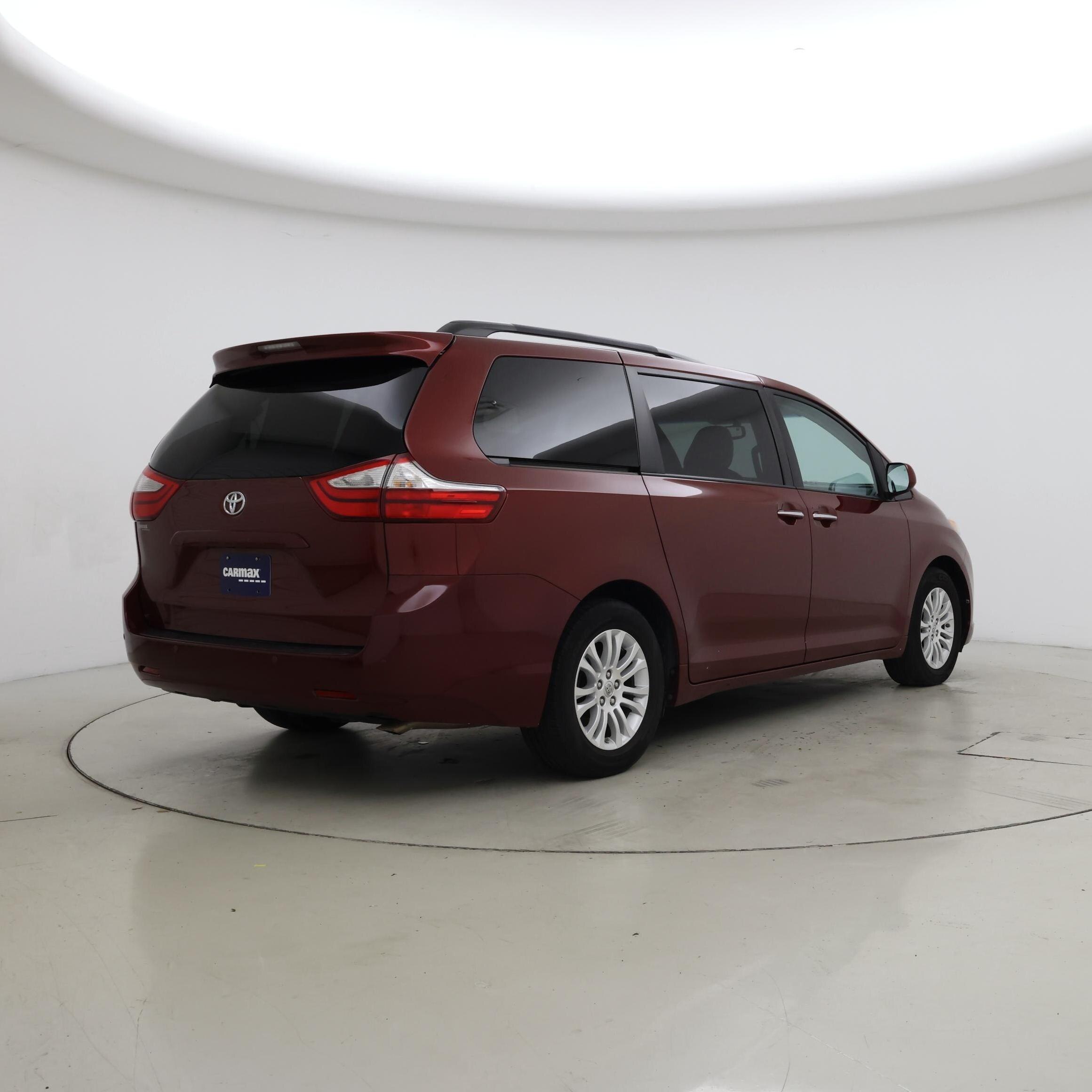 Thumbnail: 2015 Toyota Sienna - 8
