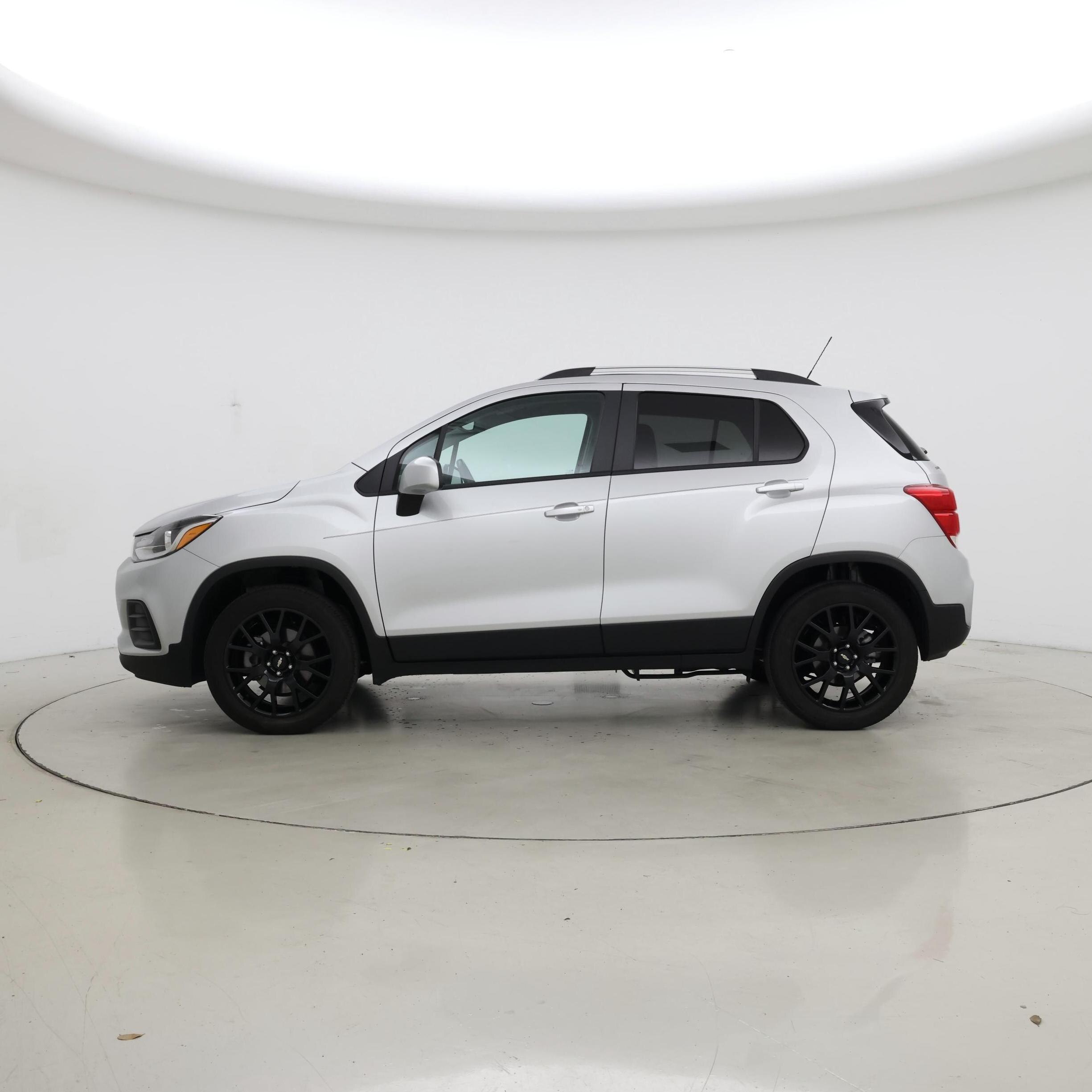 Thumbnail: 2022 Chevrolet Trax - 3