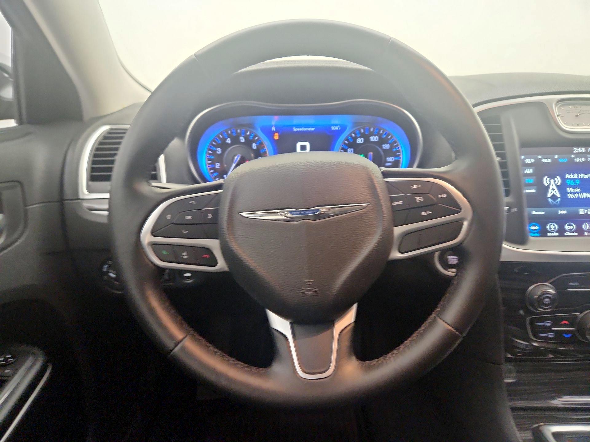 Thumbnail: 2019 Chrysler 300 - 10