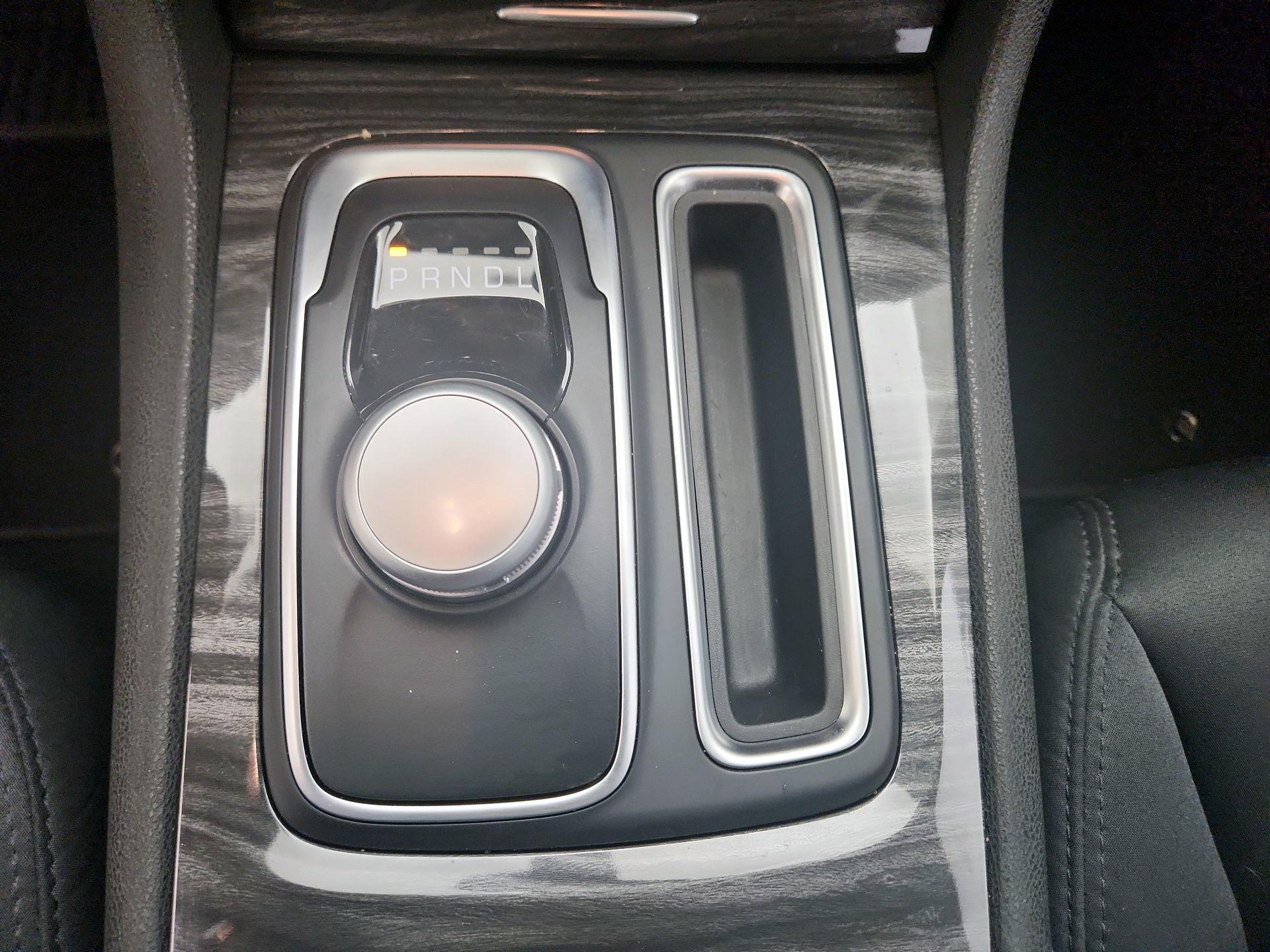 Thumbnail: 2019 Chrysler 300 - 17