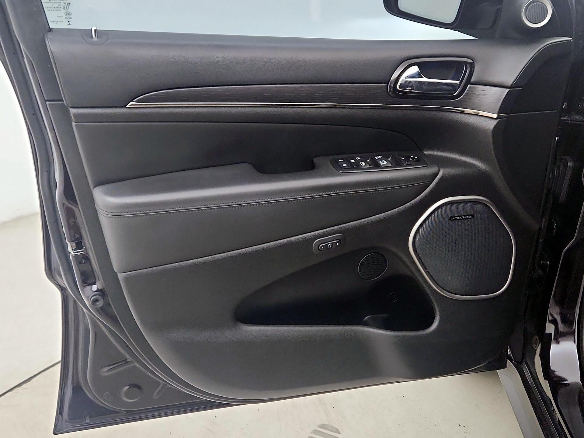Thumbnail: 2020 Jeep Grand Cherokee - 12
