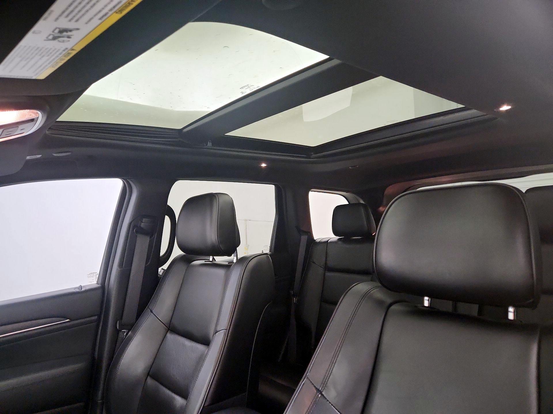 Thumbnail: 2020 Jeep Grand Cherokee - 20