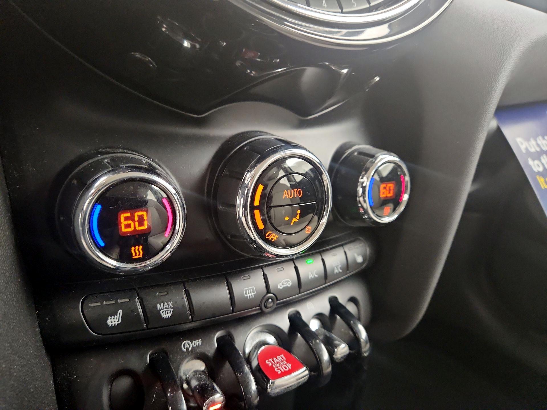 Thumbnail: 2019 MINI Cooper Hardtop - 16