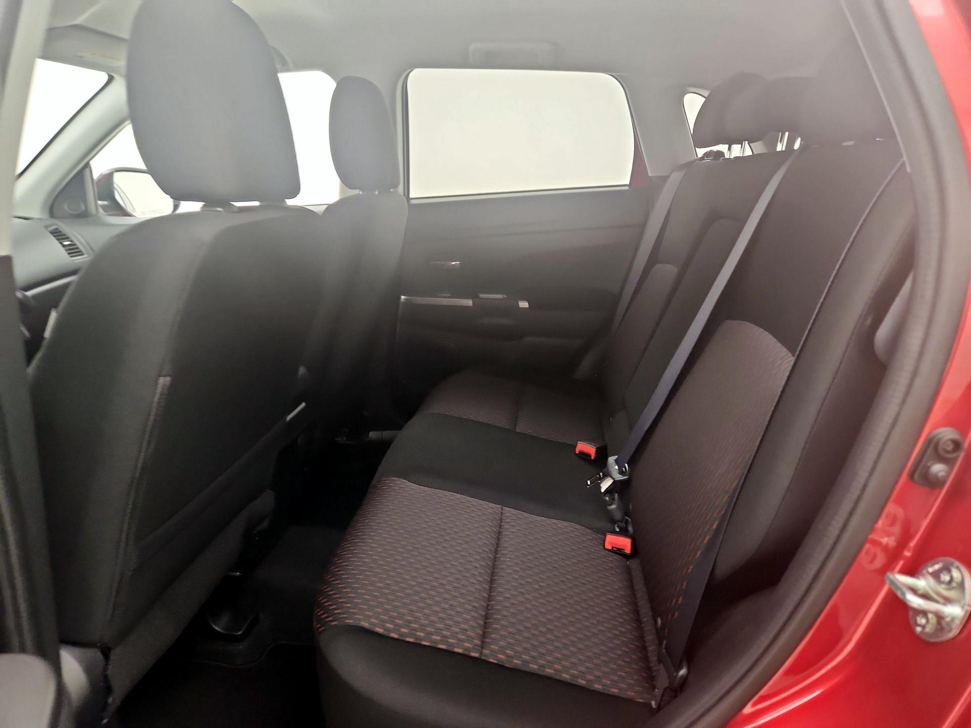 Thumbnail: 2019 Mitsubishi Outlander Sport - 18