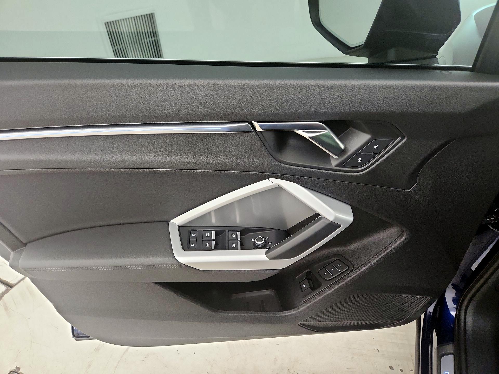 Thumbnail: 2022 Audi Q3 - 12