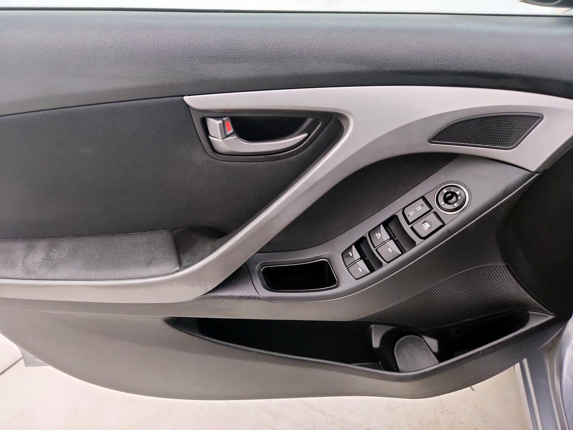 Thumbnail: 2015 Hyundai Elantra - 12