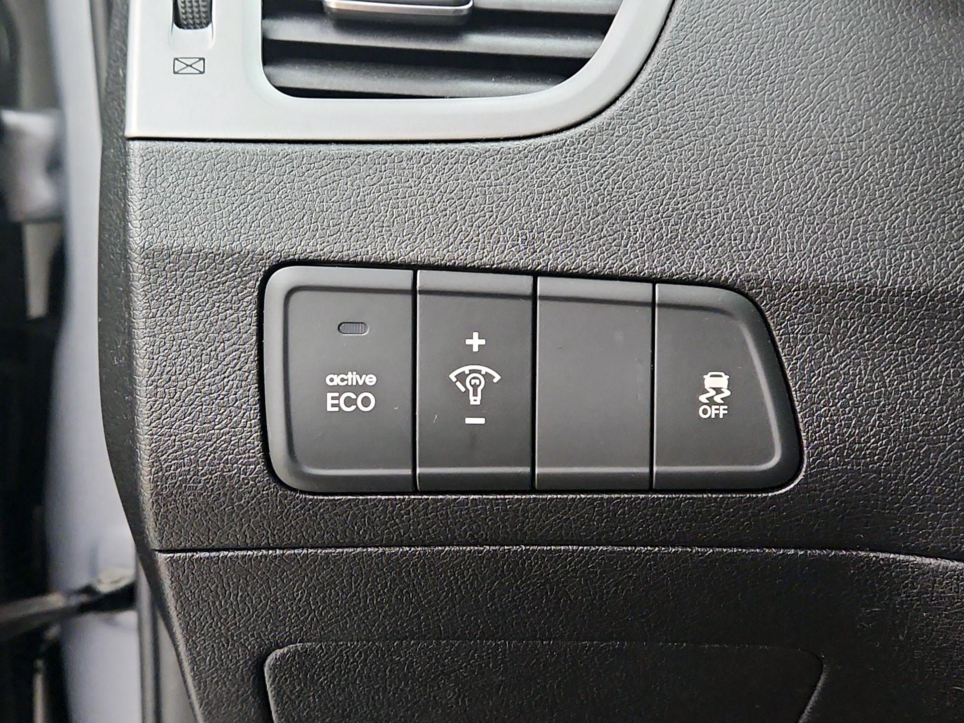 Thumbnail: 2015 Hyundai Elantra - 13