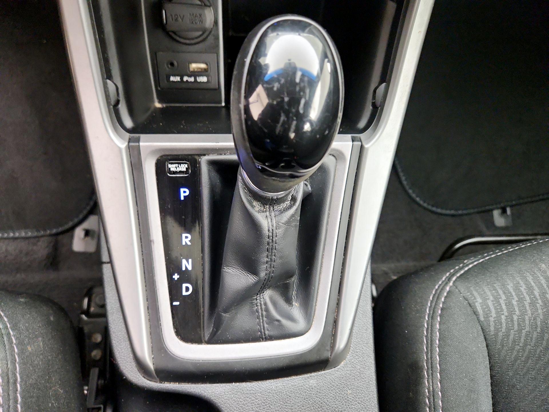 Thumbnail: 2015 Hyundai Elantra - 17