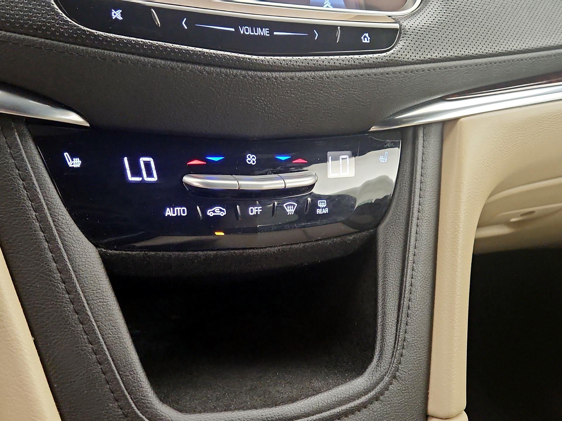 Thumbnail: 2017 Cadillac XT5 - 17