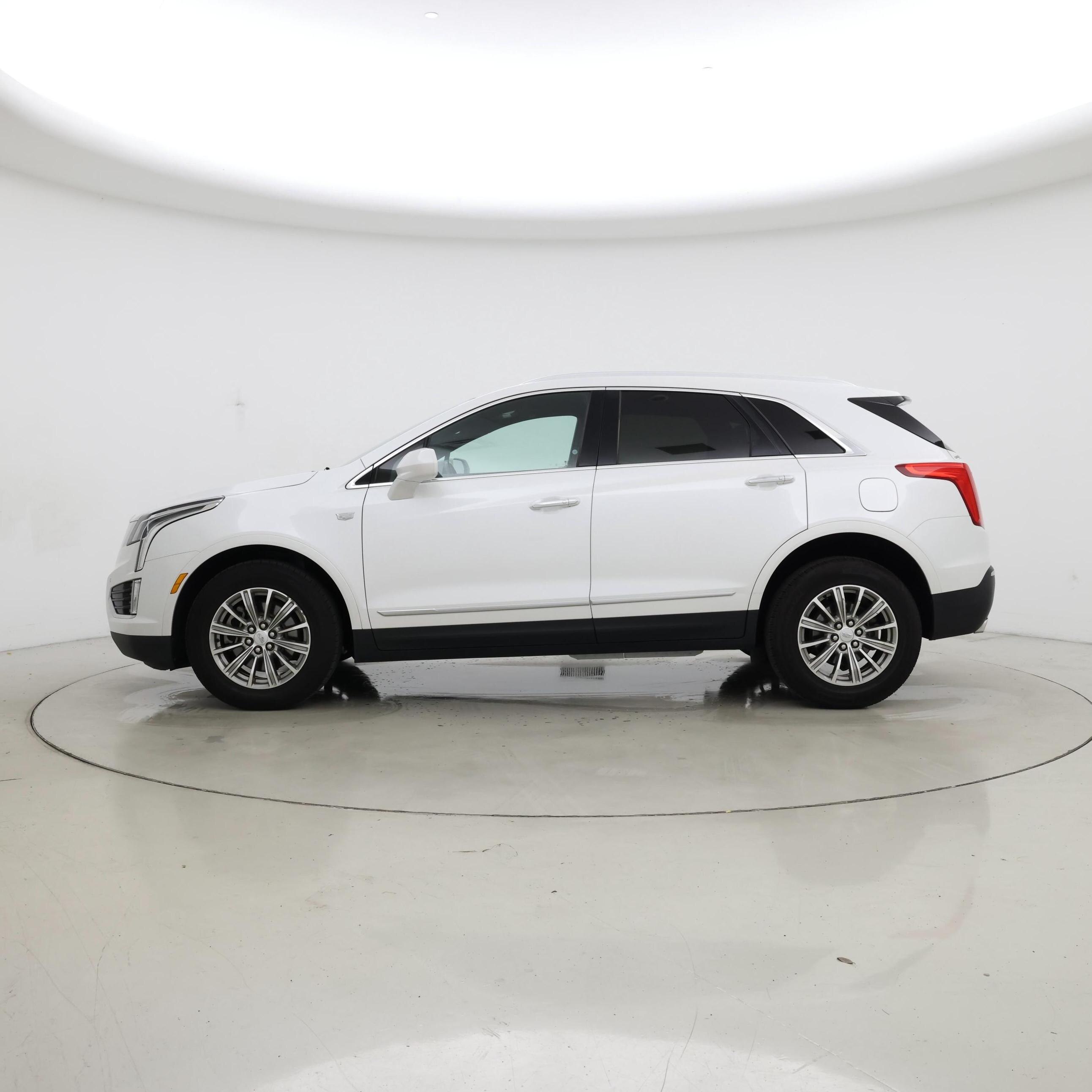 Thumbnail: 2017 Cadillac XT5 - 3